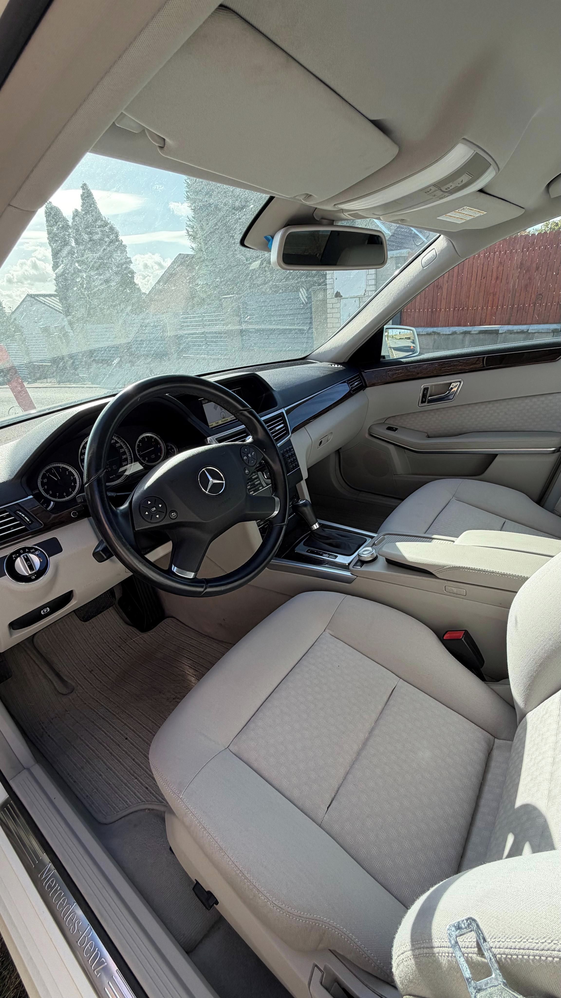 Mercedes-Benz Třídy E, Mercedes-Benz E 220 CDI - fotka 3