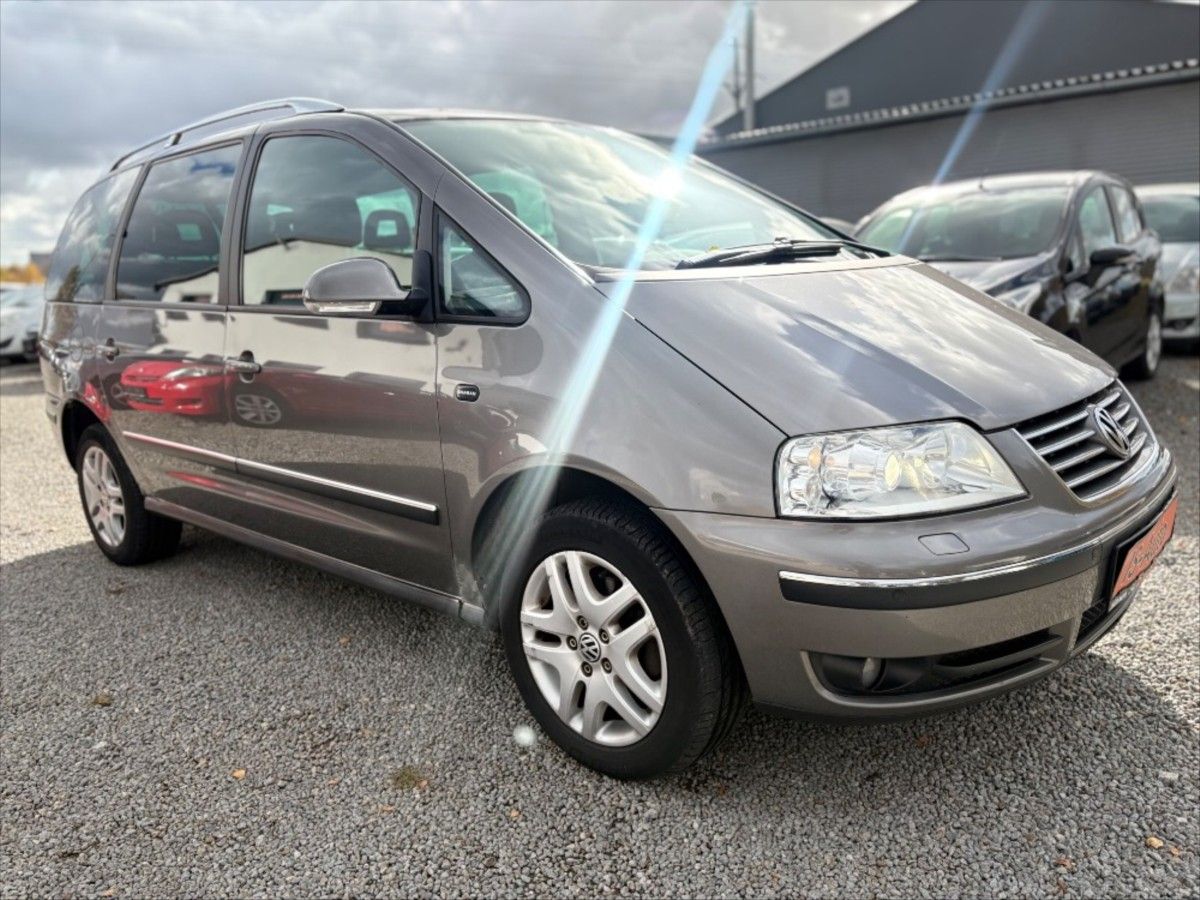 Volkswagen Sharan, 1,9 TDi - 1. majit ČR 7 míst - fotka 2