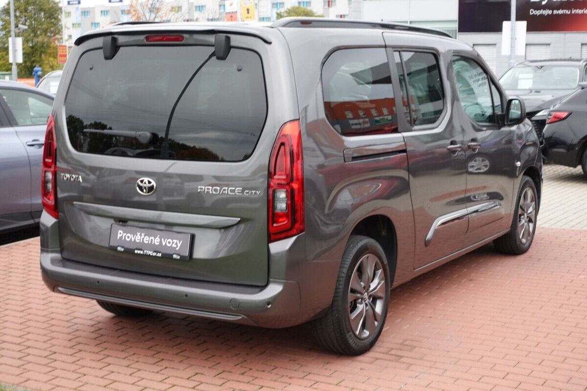 Toyota Proace City Verso, 1.5 D4-D 130 - 6 MT Long 5D Fa - fotka 4