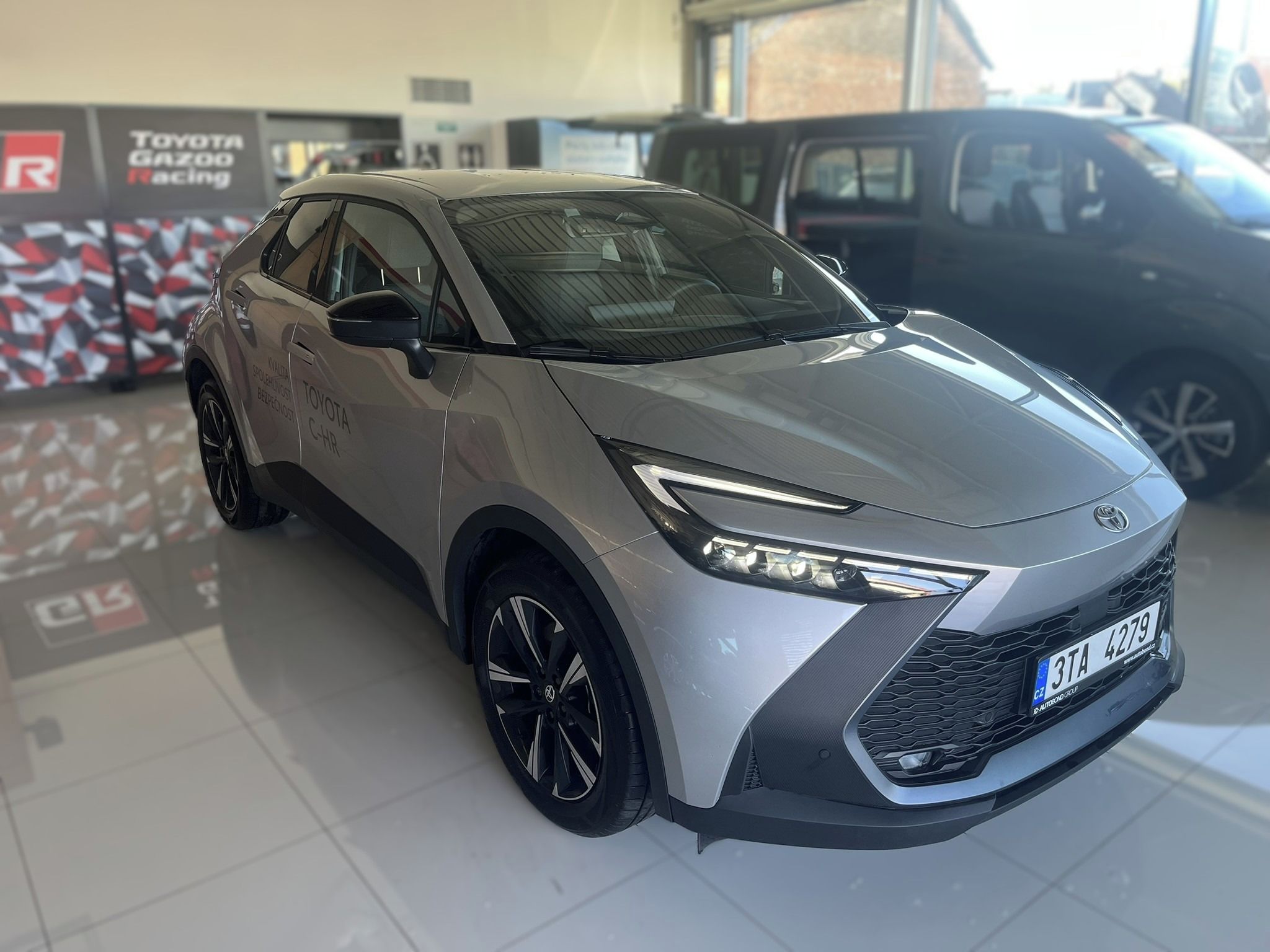 Toyota C-HR, 2.0 PHEV Style | ZIMNÍ PNEU - fotka 3