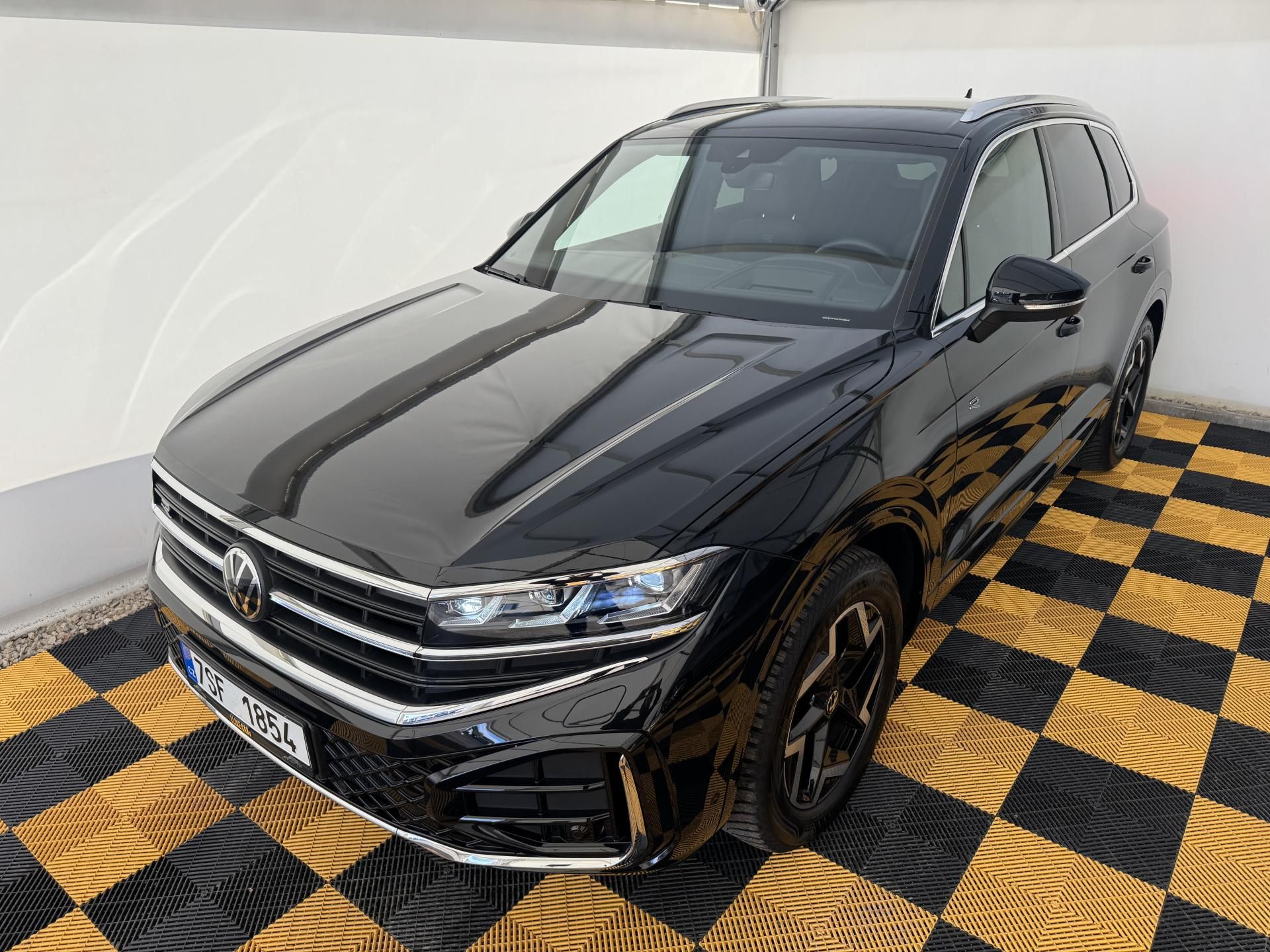 Volkswagen Touareg, 3.0d*DPH*R-LINE*Final Edition*