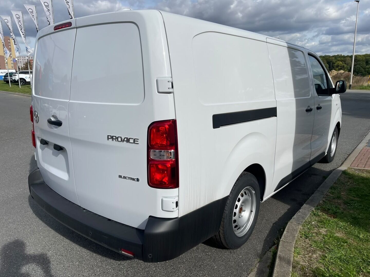 Toyota Proace, L2 - Full Electric (75kWh) 136 - fotka 3