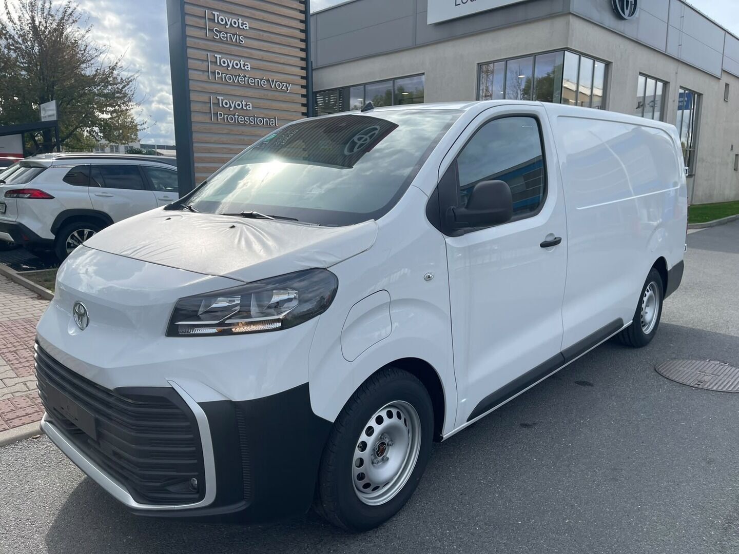 Toyota Proace, L2 - Full Electric (75kWh) 136