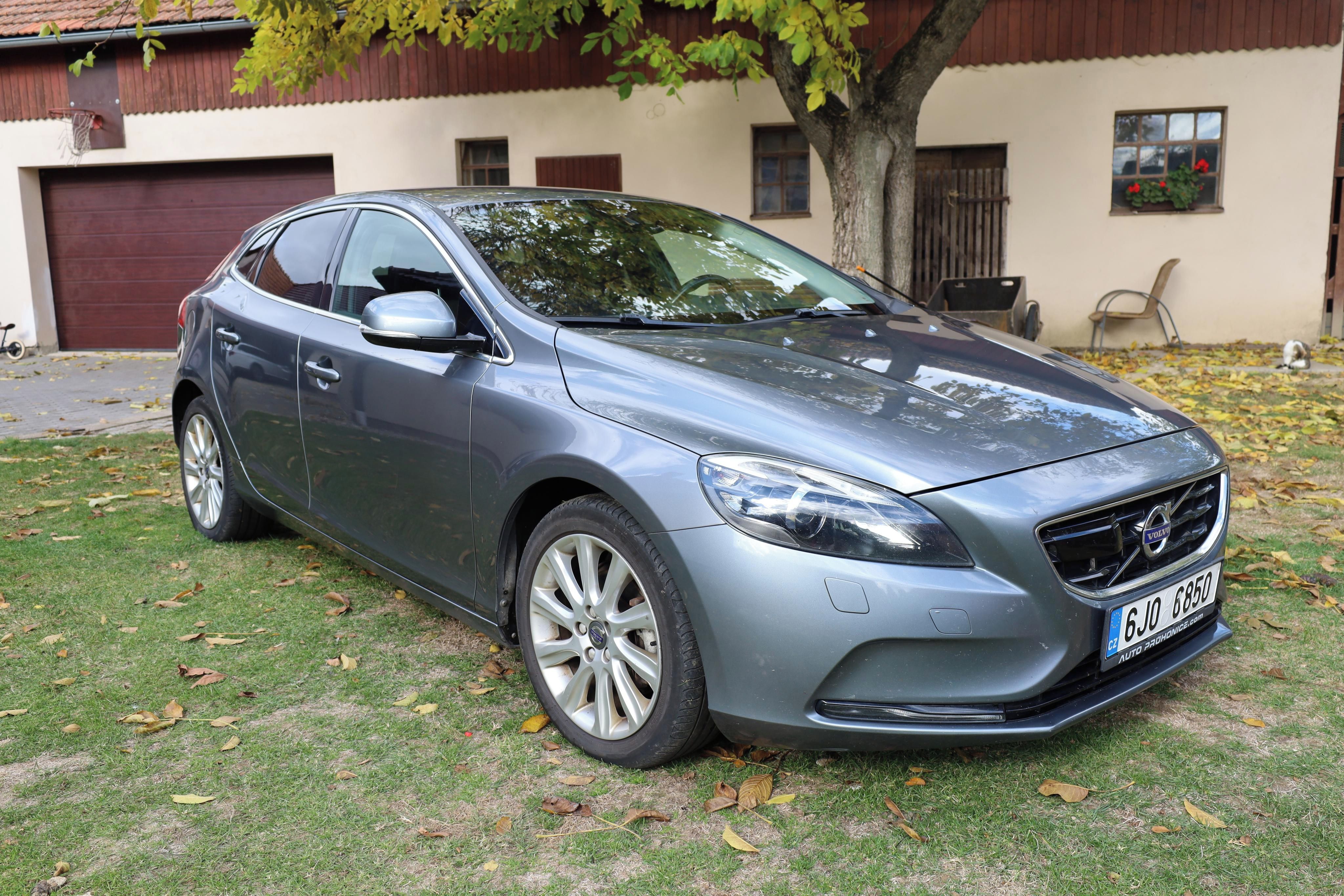 Volvo V40, D2 vyšší výbava - fotka 2