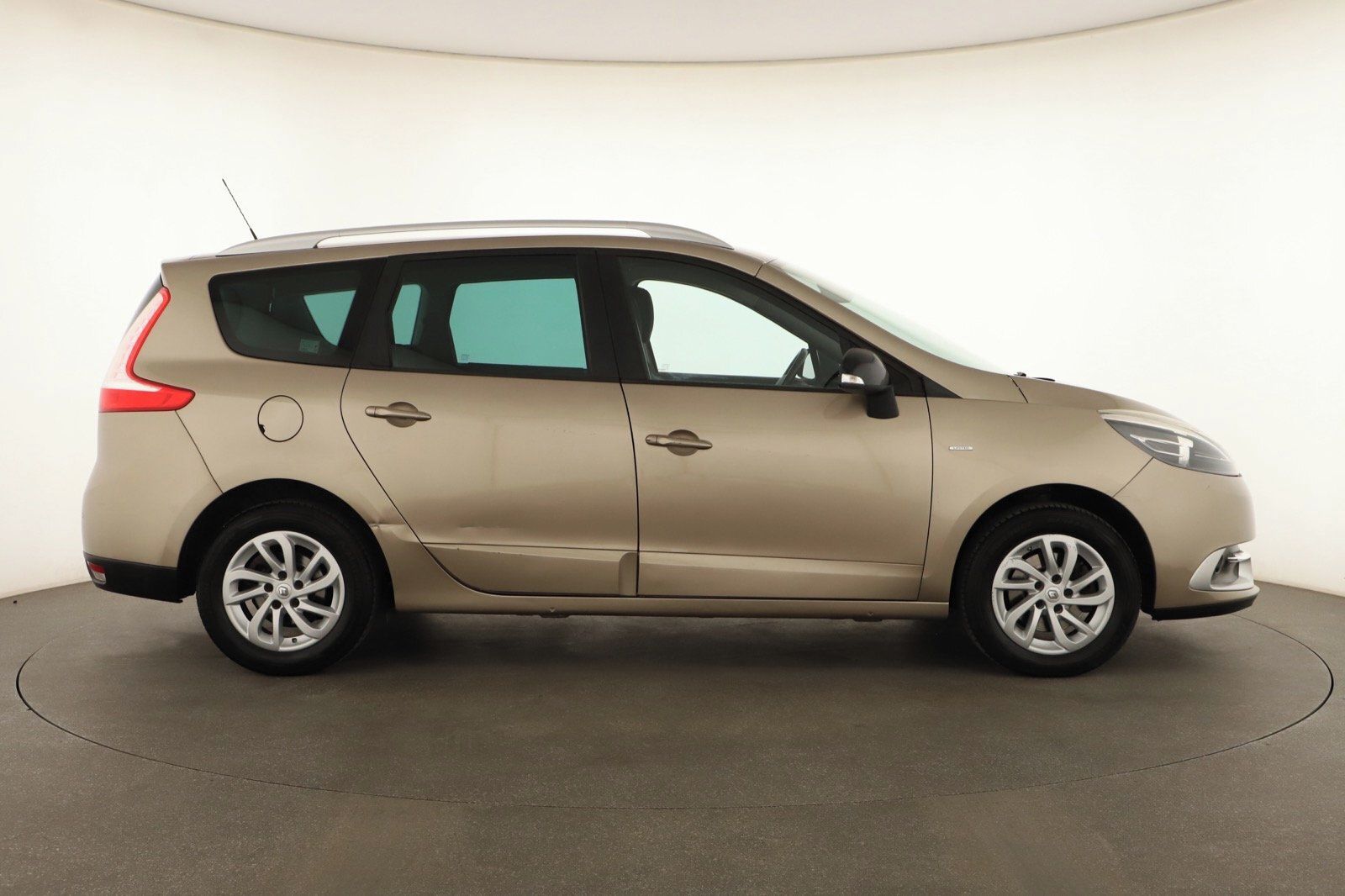 Renault Grand Scénic, 1.2 TCe, Navi, Kožené sedačky - fotka 6