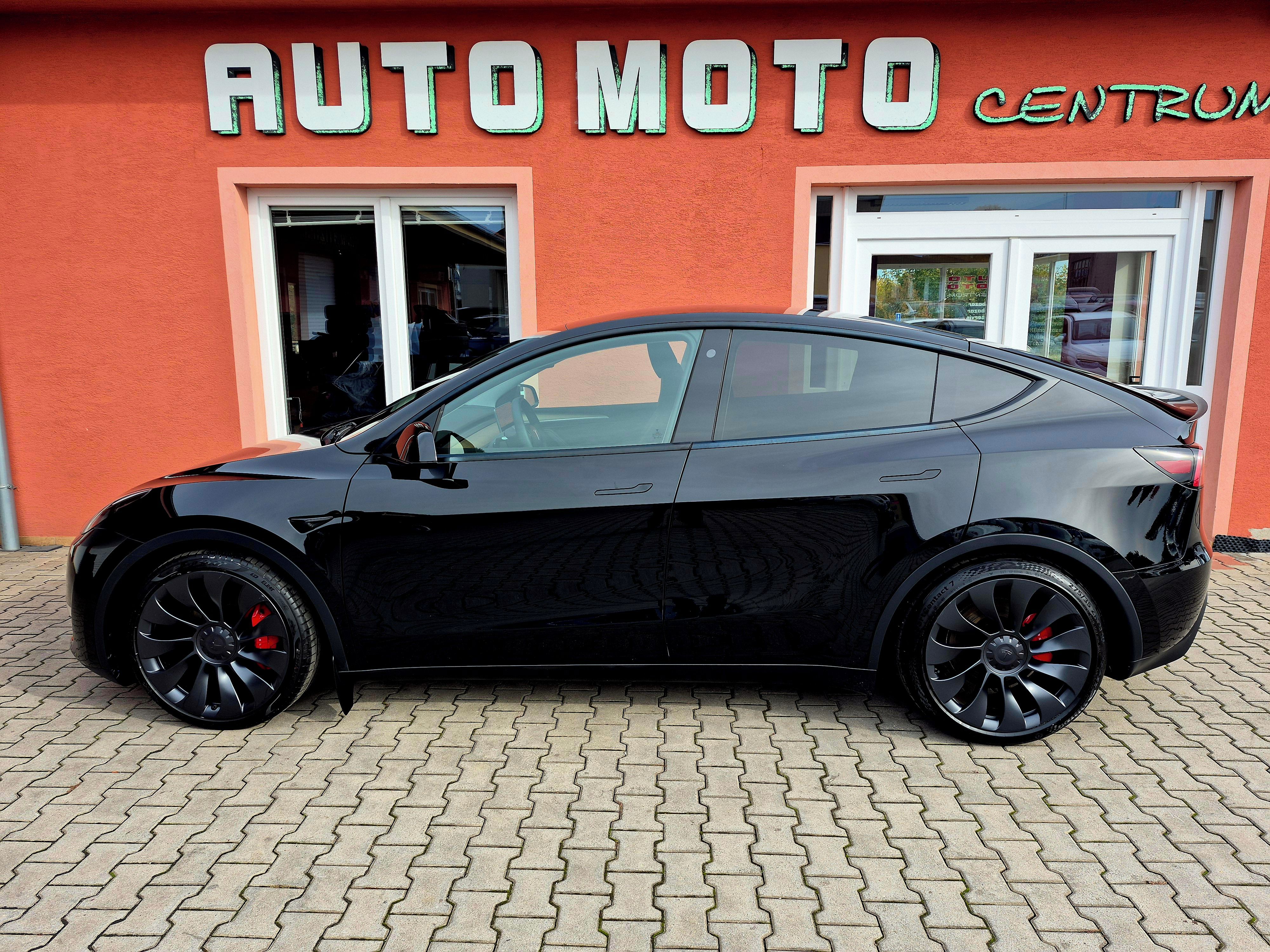 Tesla Model Y, Performance 393 kW DPH TAŽNÉ - fotka 2