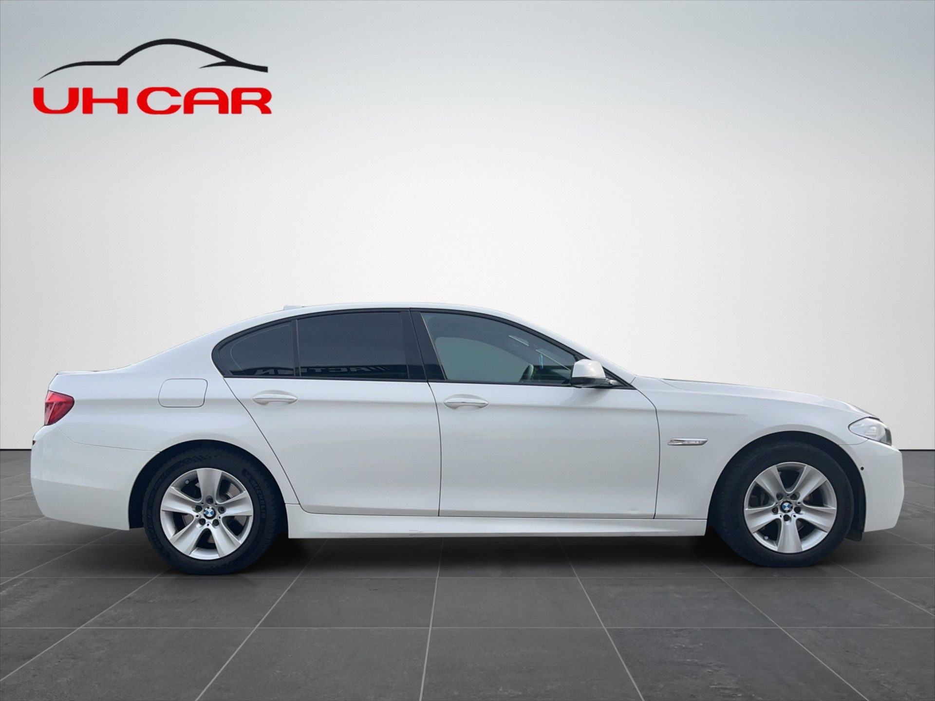 BMW Řada 5, 3,0   530 D xDrive - fotka 4