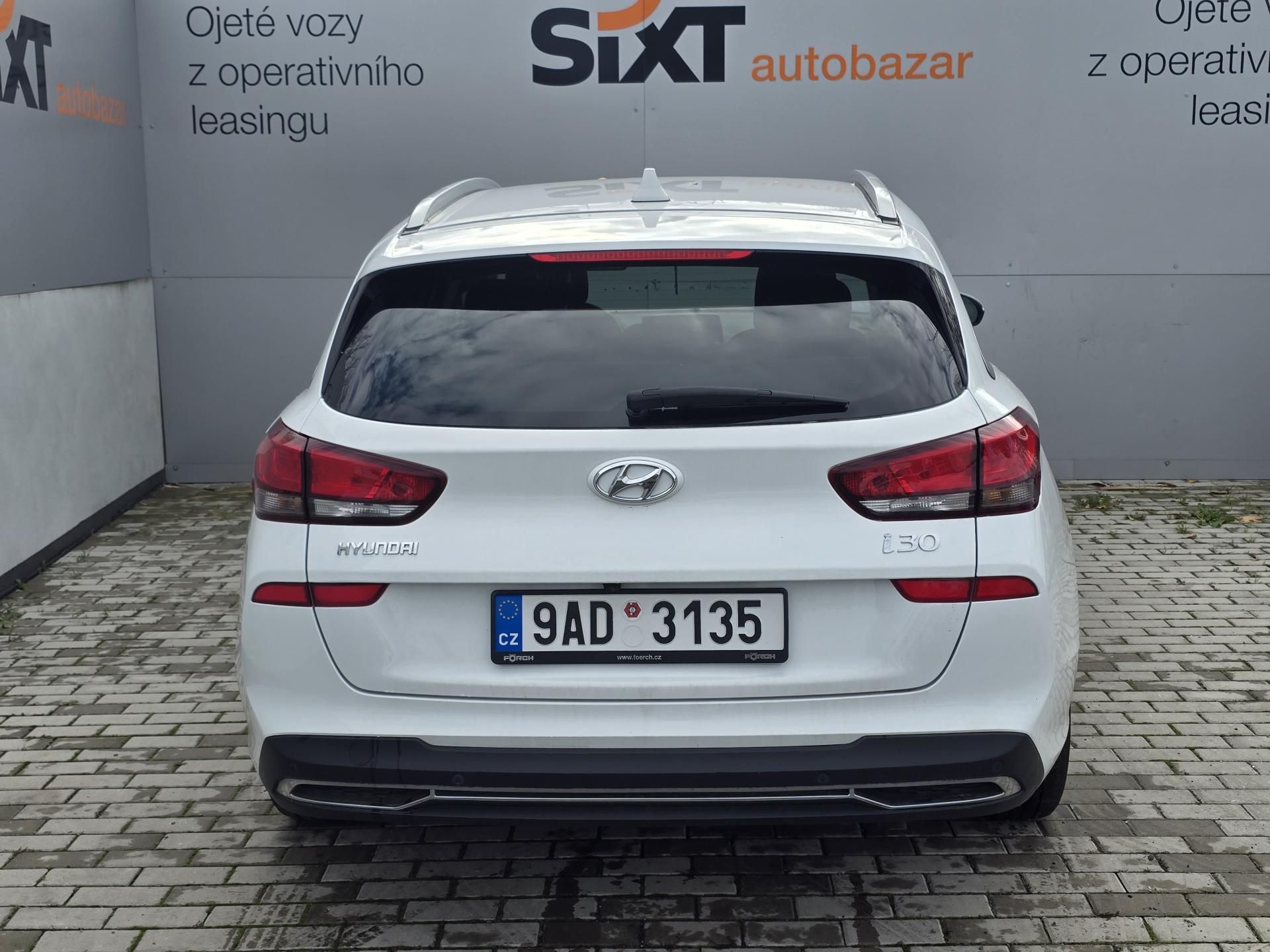 Hyundai i30, Family Smart 1,5 T-GDI Mild - fotka 4