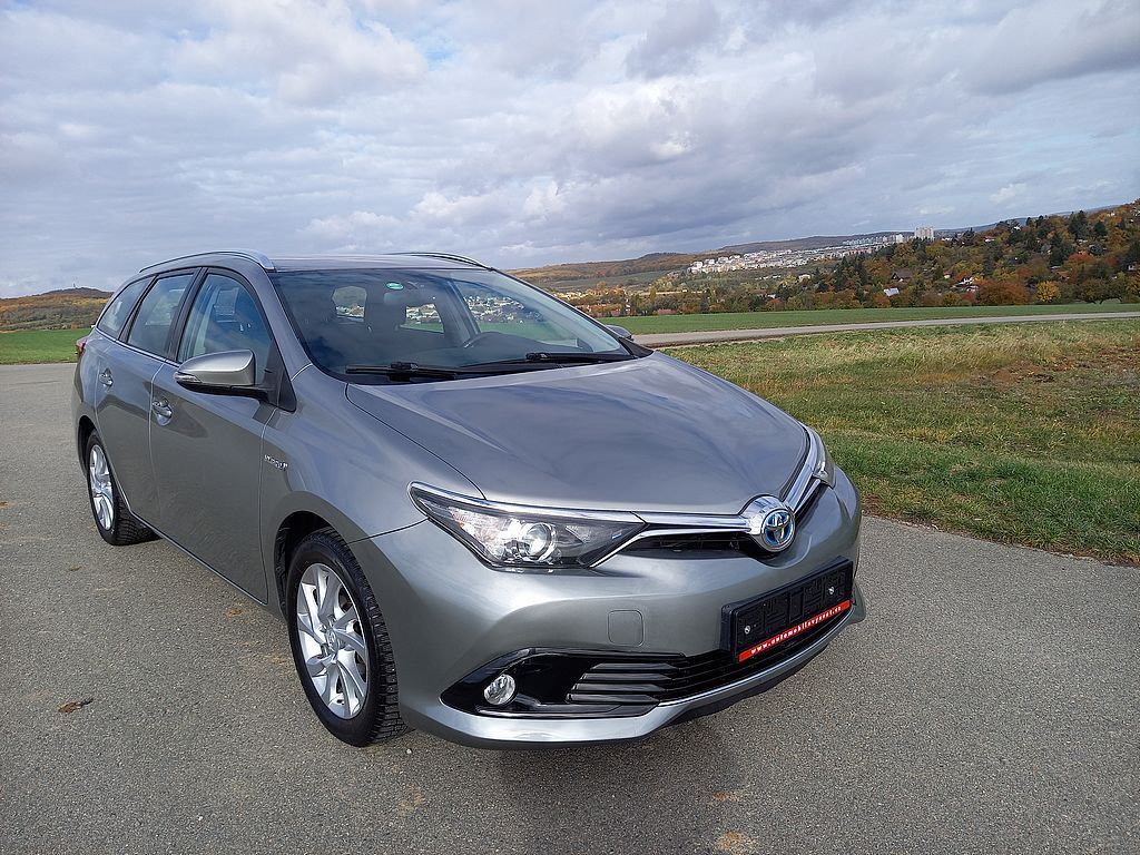 Toyota Auris, 1.8i Hybrid Navi alu klima - fotka 2