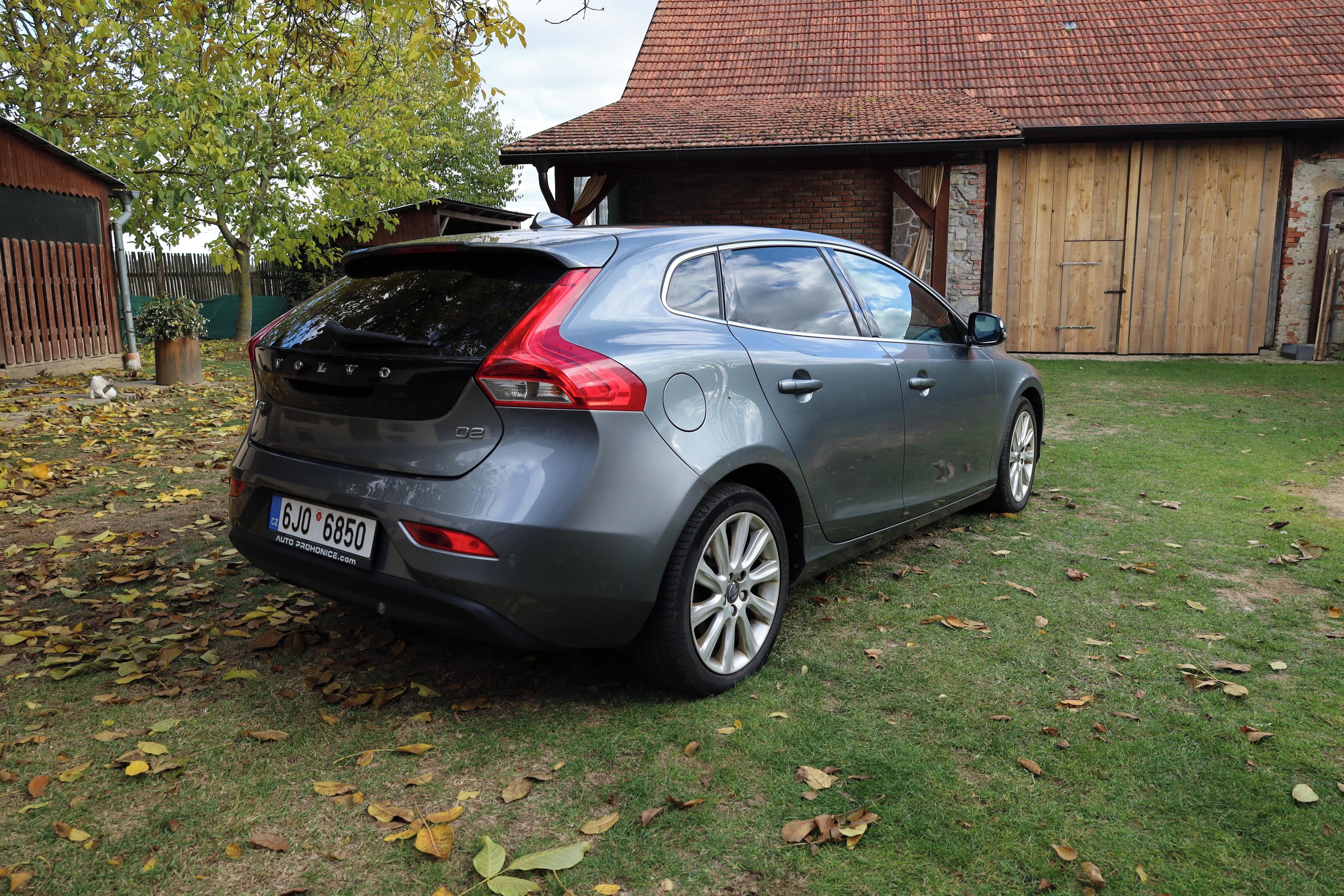 Volvo V40, D2 vyšší výbava