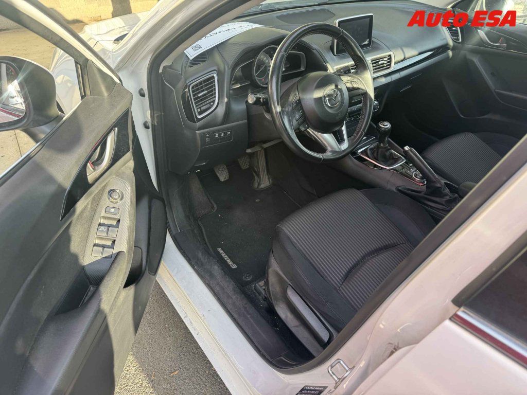 Mazda 3, 1.5i,ČR - fotka 3