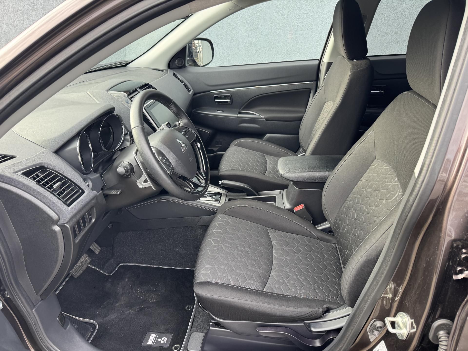 Mitsubishi ASX, 2,0 MIVEC 4x4, A/T, ČR,1.MAJ. - fotka 4