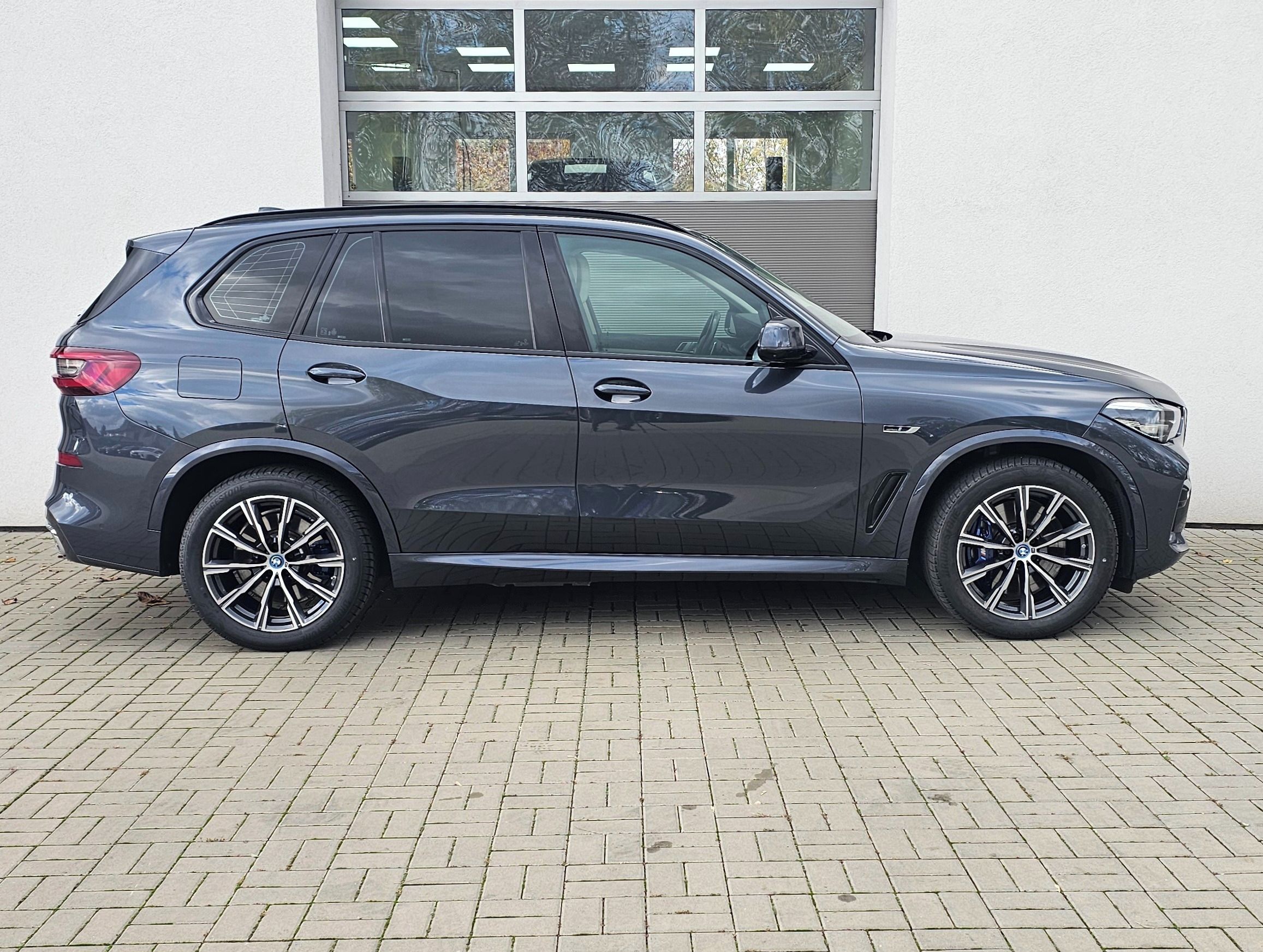 BMW X5, xDrive45e - fotka 5