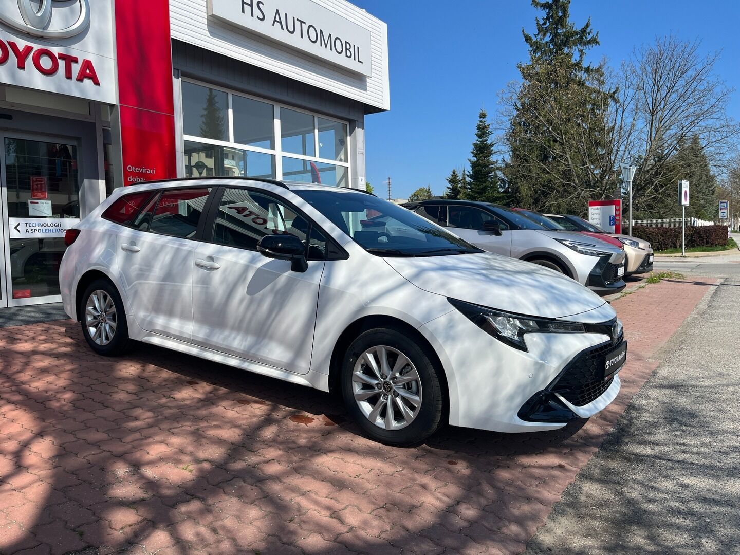 Toyota Corolla, 1.8L hybridCVTComfort Business - fotka 6