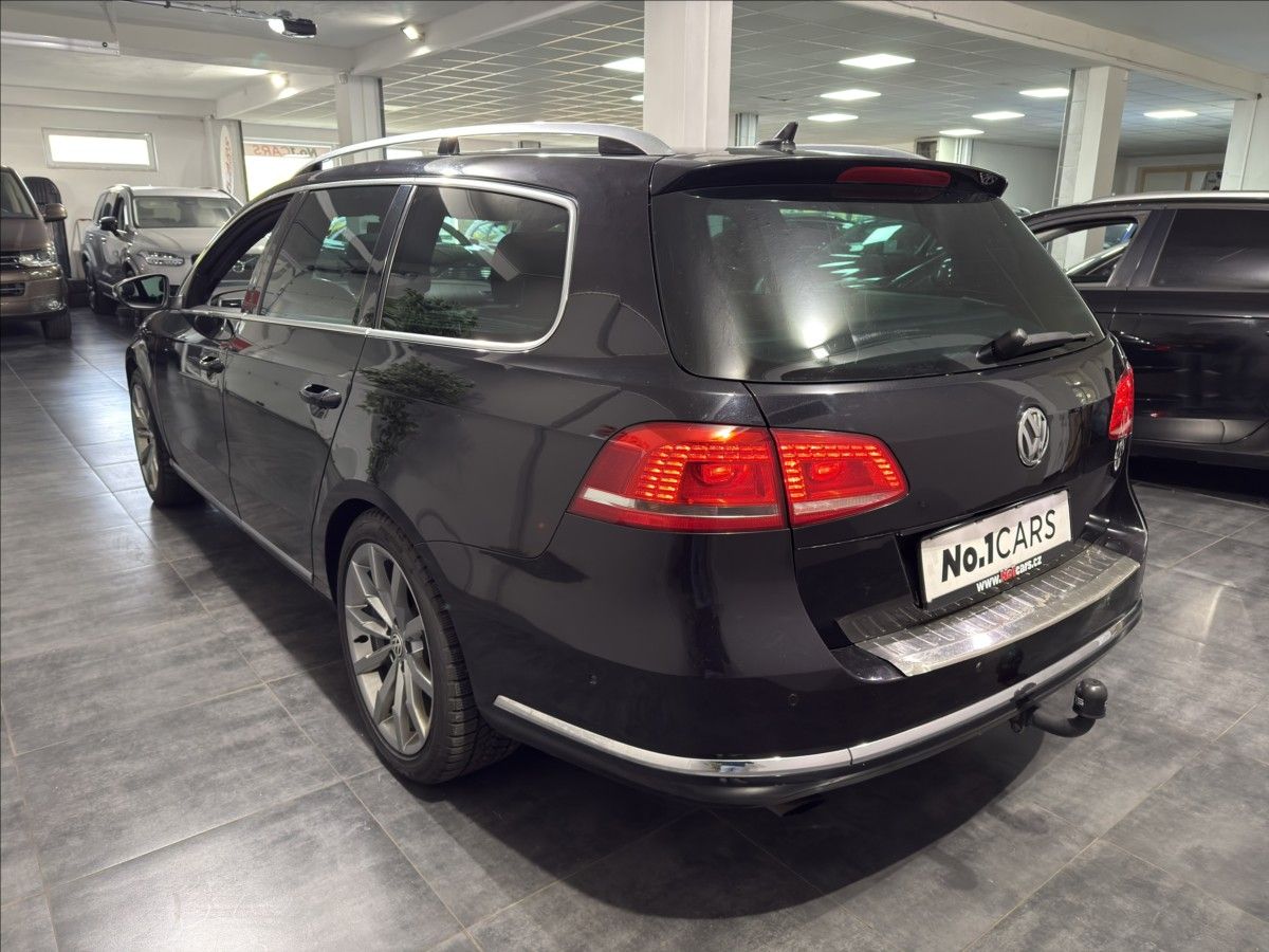 Volkswagen Passat, 2,0   TDI DSG 4X4 HIGHLINE ACC - fotka 4