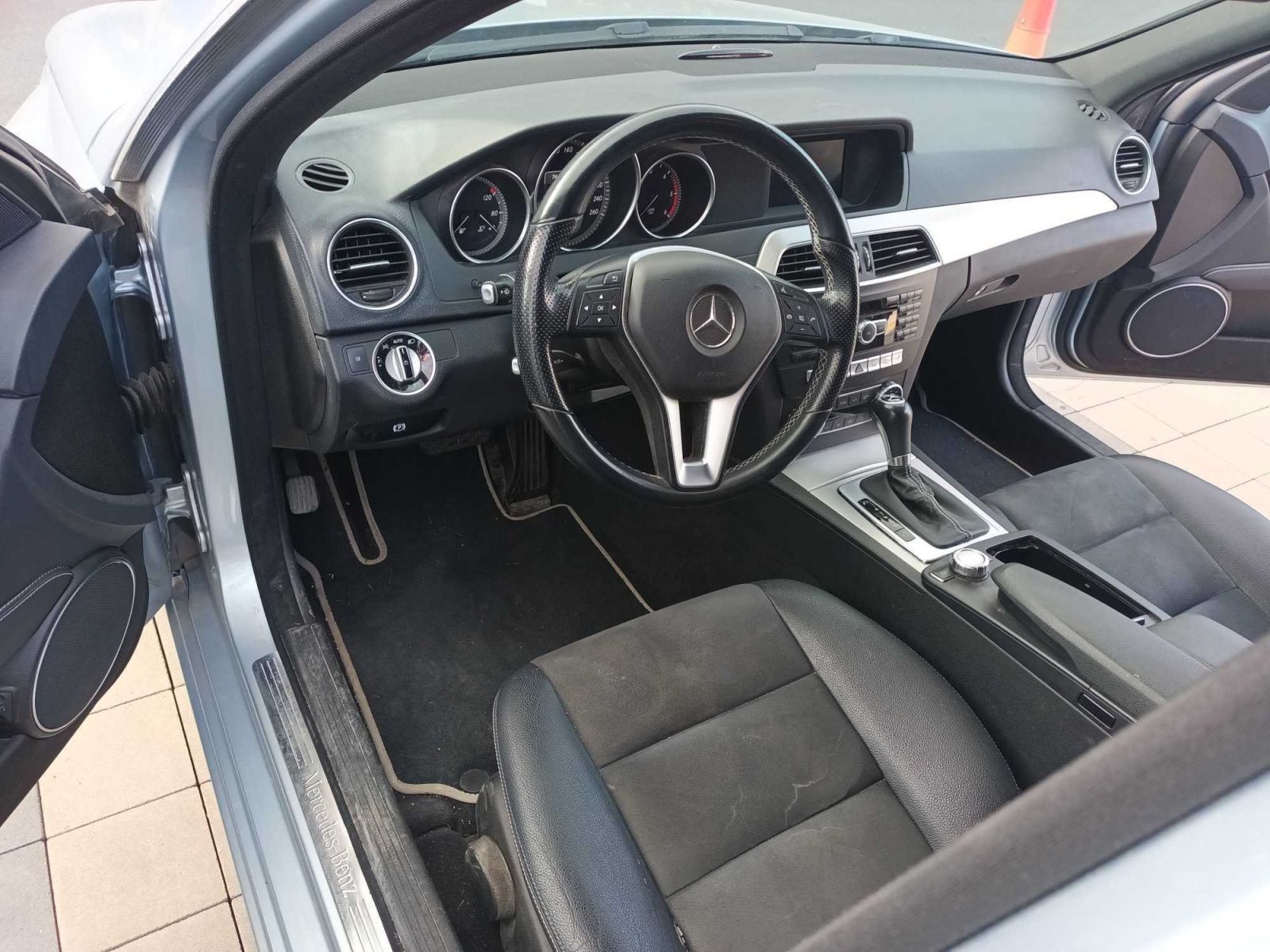 Mercedes-Benz Třídy C, 220 CDI, 4X4, Automat, Kůže - fotka 3