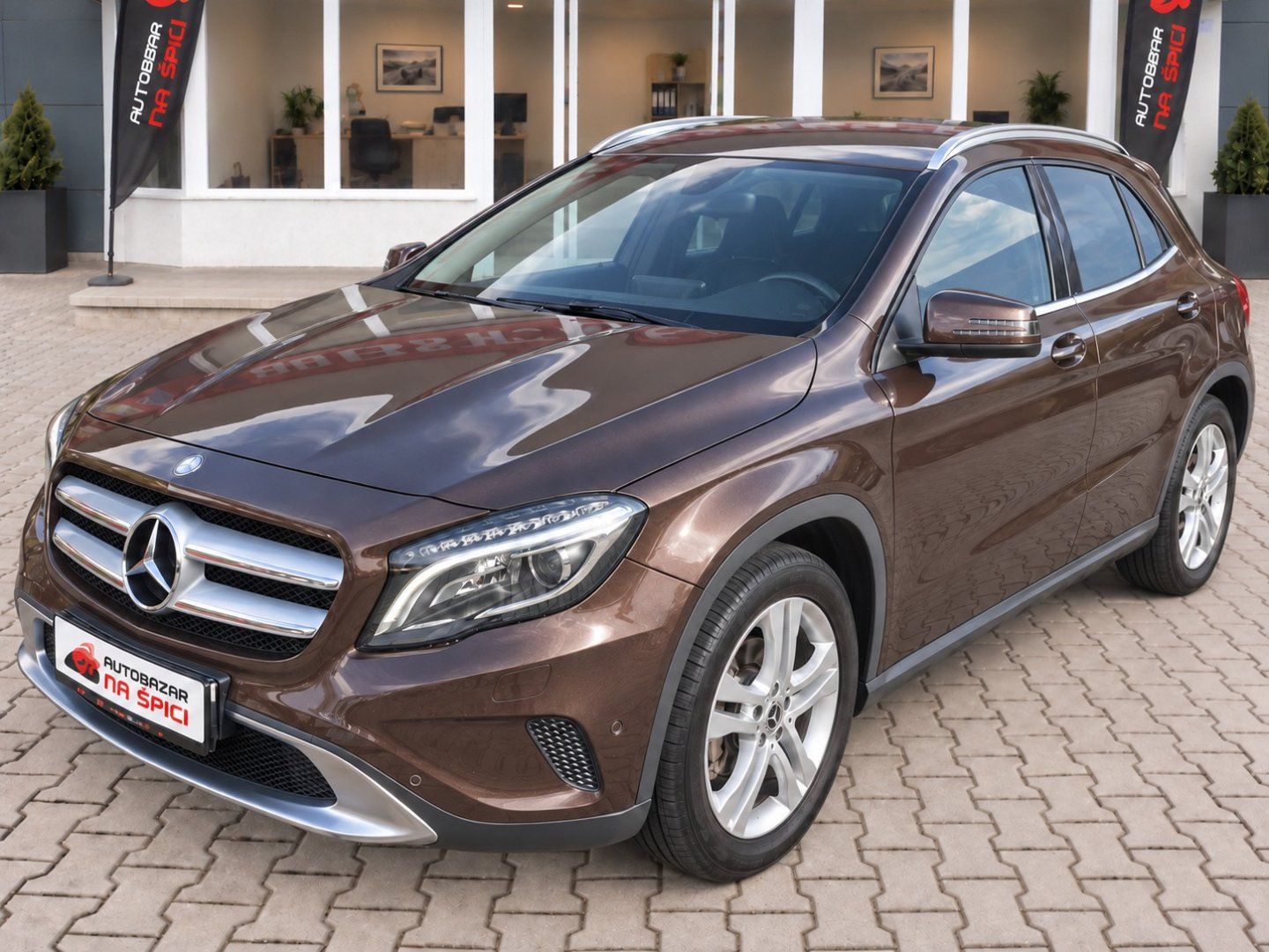 Mercedes-Benz GLA, 220CDI 125kW 4MATIC -TAŽ.ZAŘ. - fotka 4