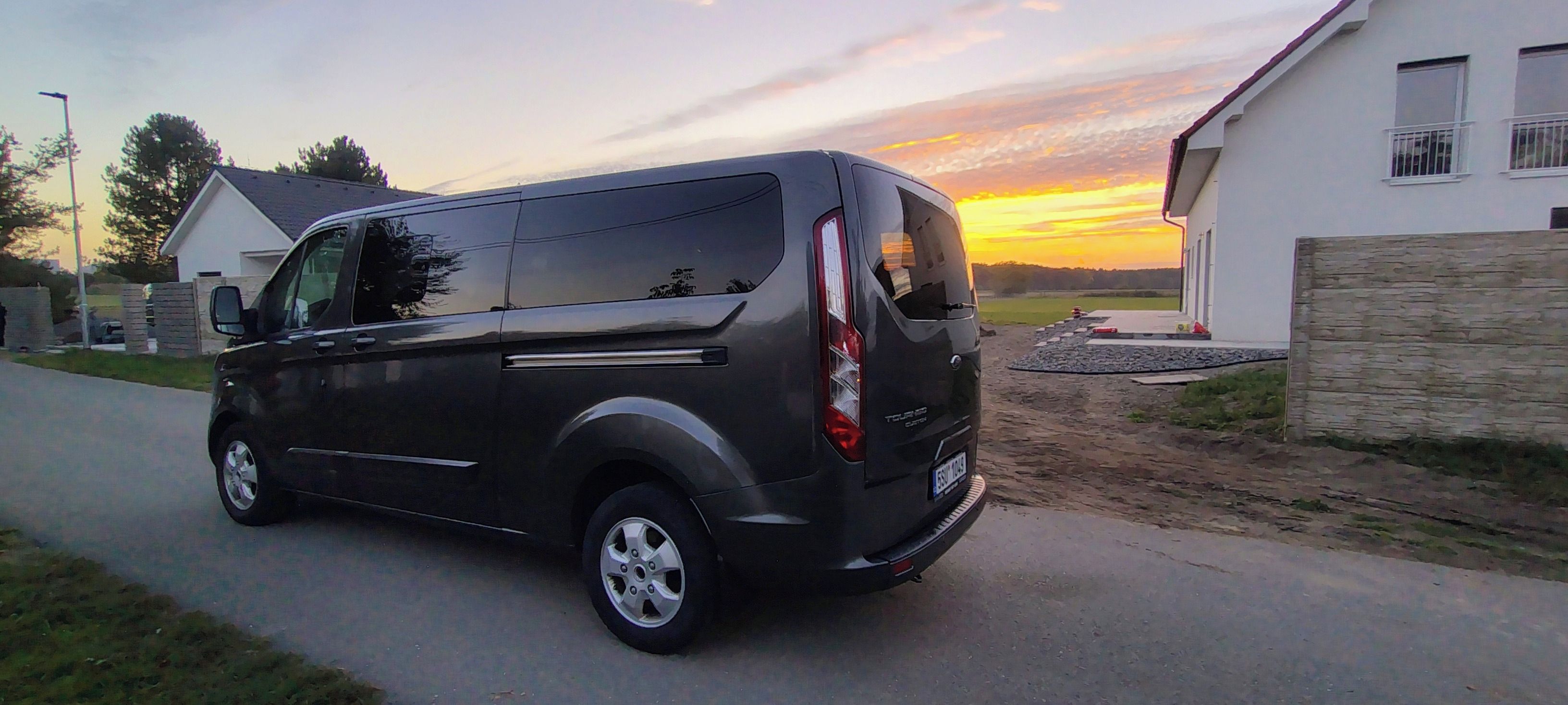 Ford Tourneo Custom, 2.0 TDCI 96 kW, r.v. 2017 - fotka 4