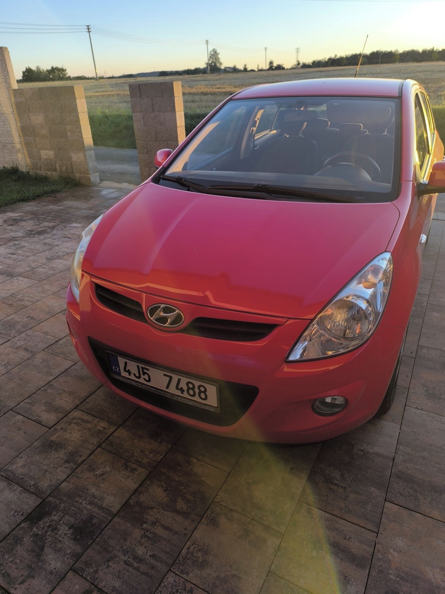 Hyundai i20, 1. majitel, zimní a letní kola