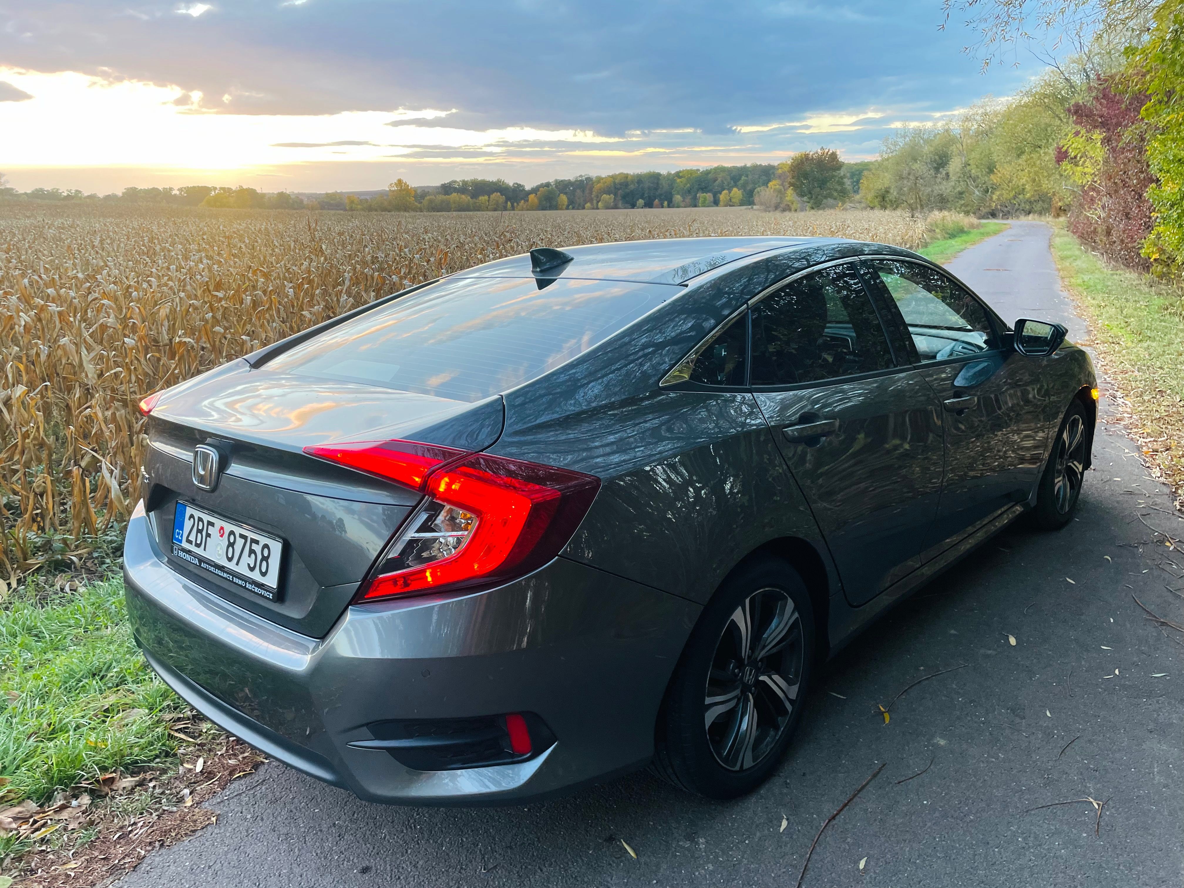 Honda Civic, 1.5 VTEC odpočet DPH - fotka 2