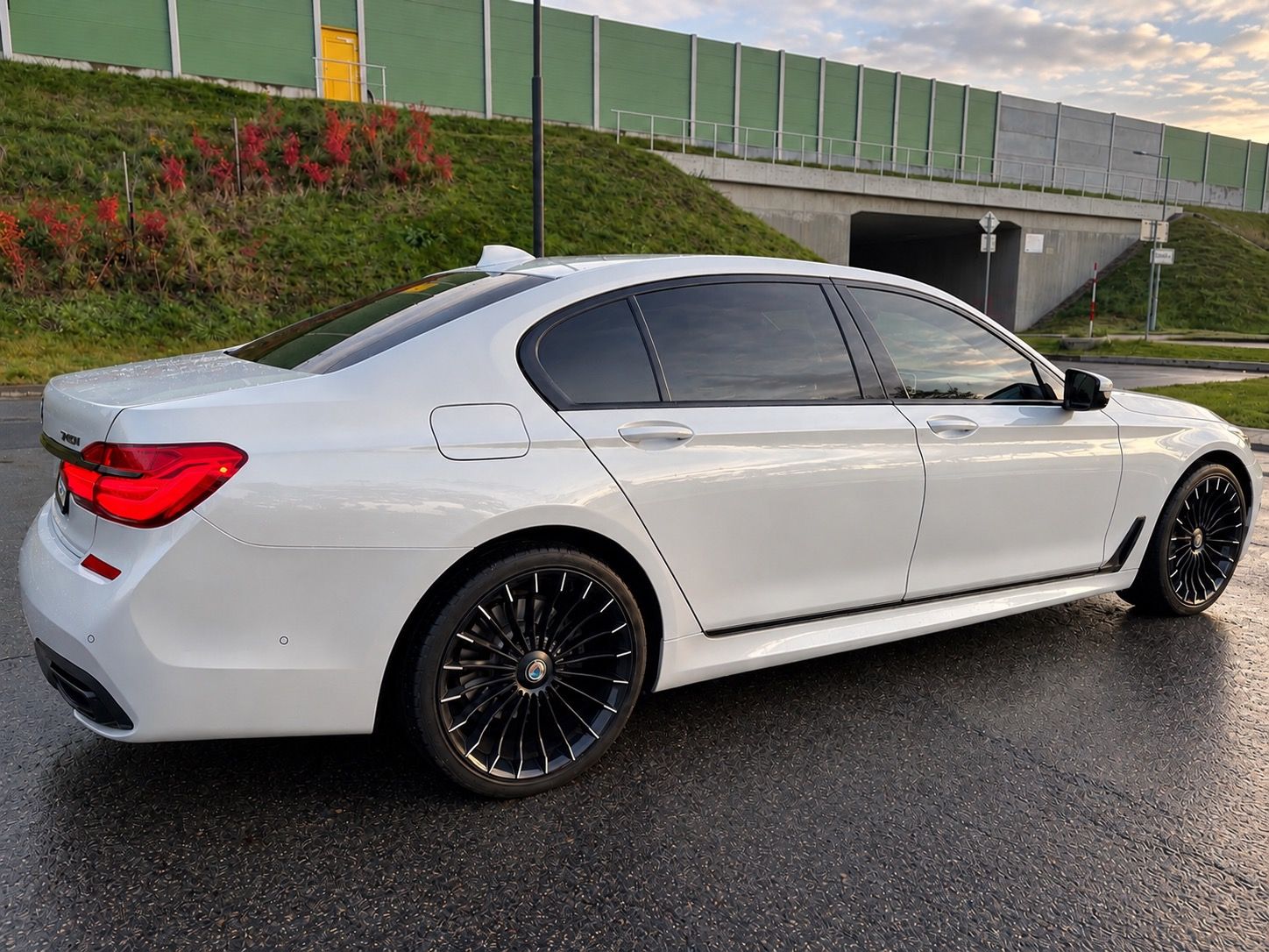 BMW Řada 7, BMW 740i L - fotka 4