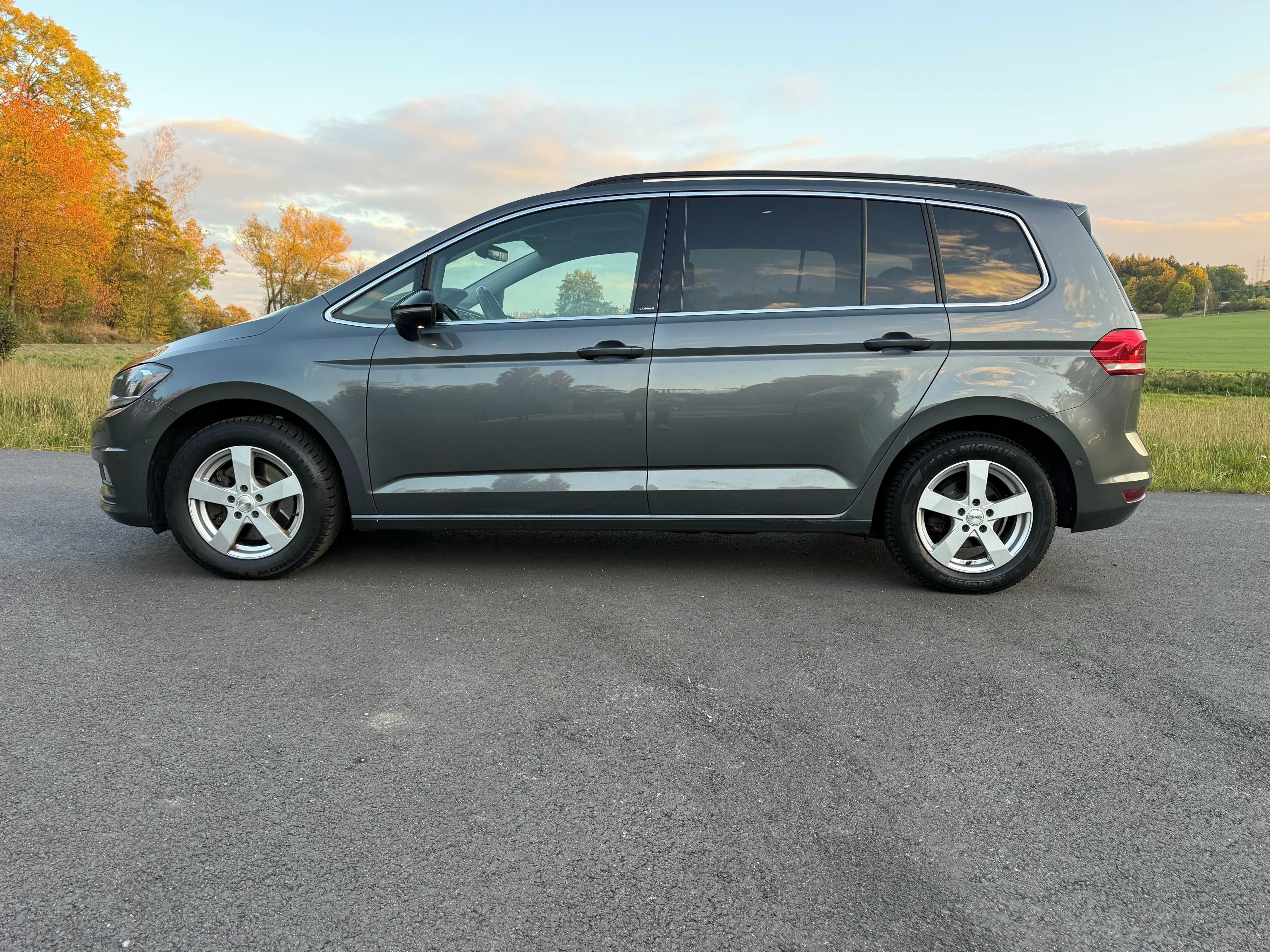 Volkswagen Touran, 1.6 TDI DSG | 7 MÍST | Tažné - fotka 3