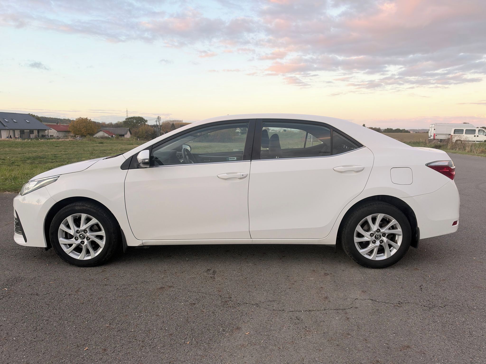 Toyota Corolla, 1,6 97 kW-BENZIN  24 050 KM - fotka 2