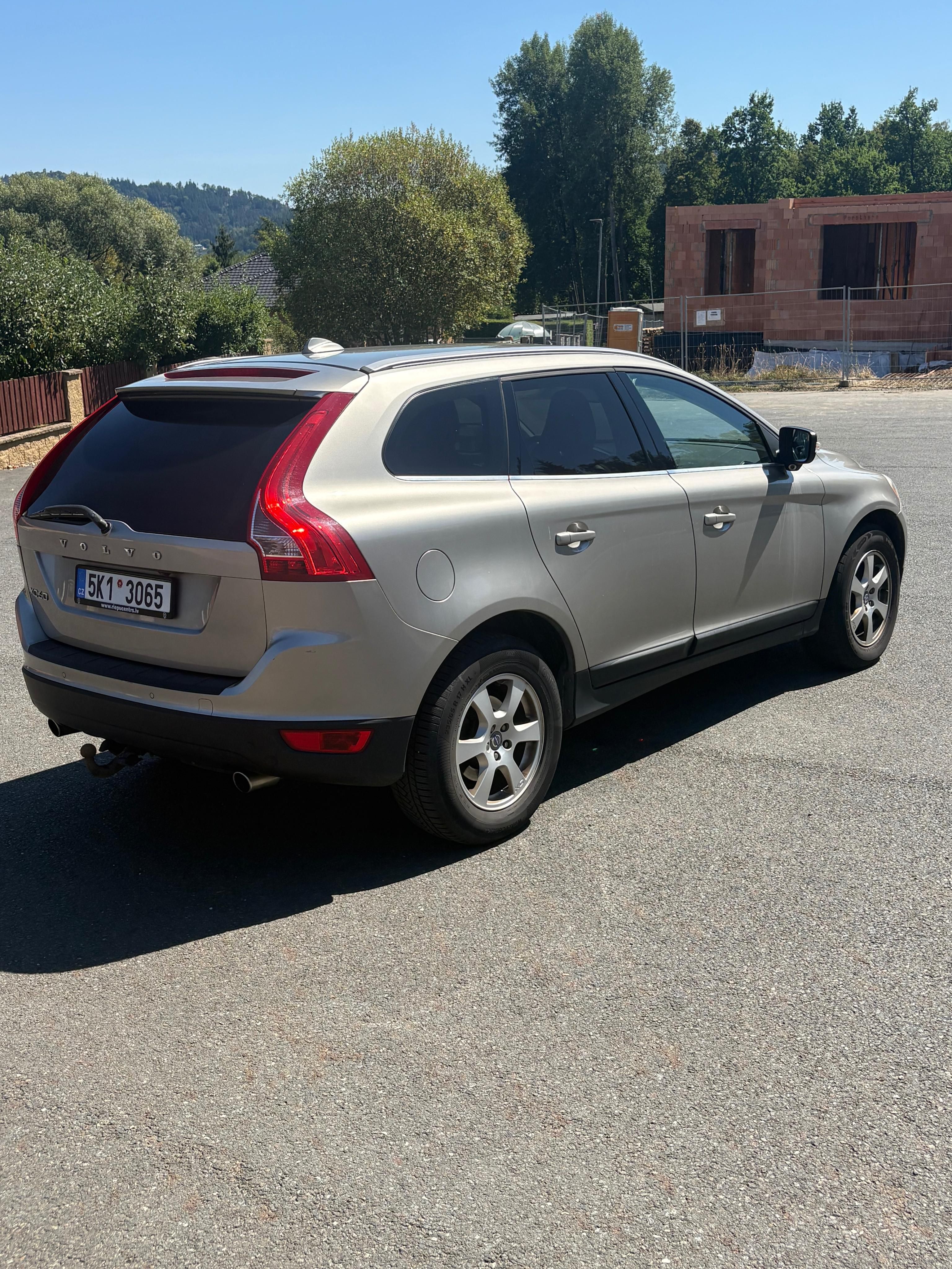 Volvo XC60, D5,Autom,AWD,194 000,SUMMUM+ - fotka 3
