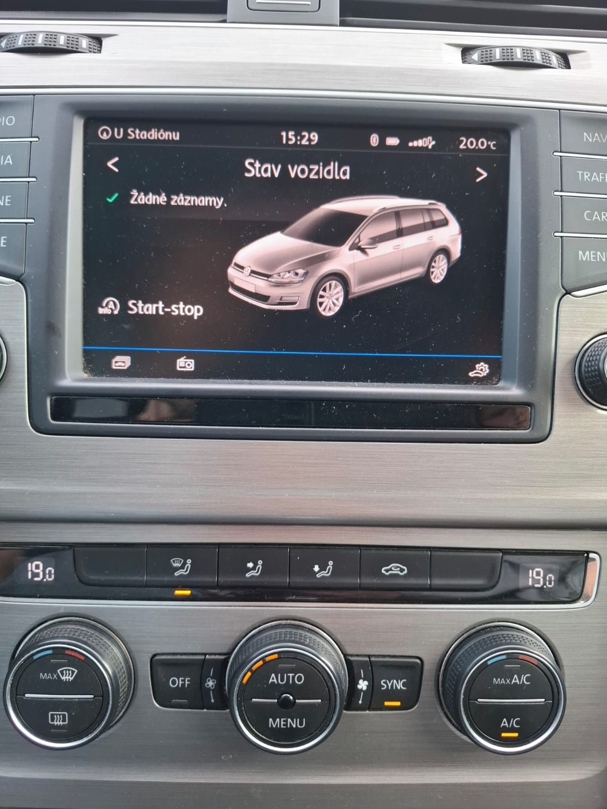 Volkswagen Golf, 1.6 TDI, DSG - fotka 3