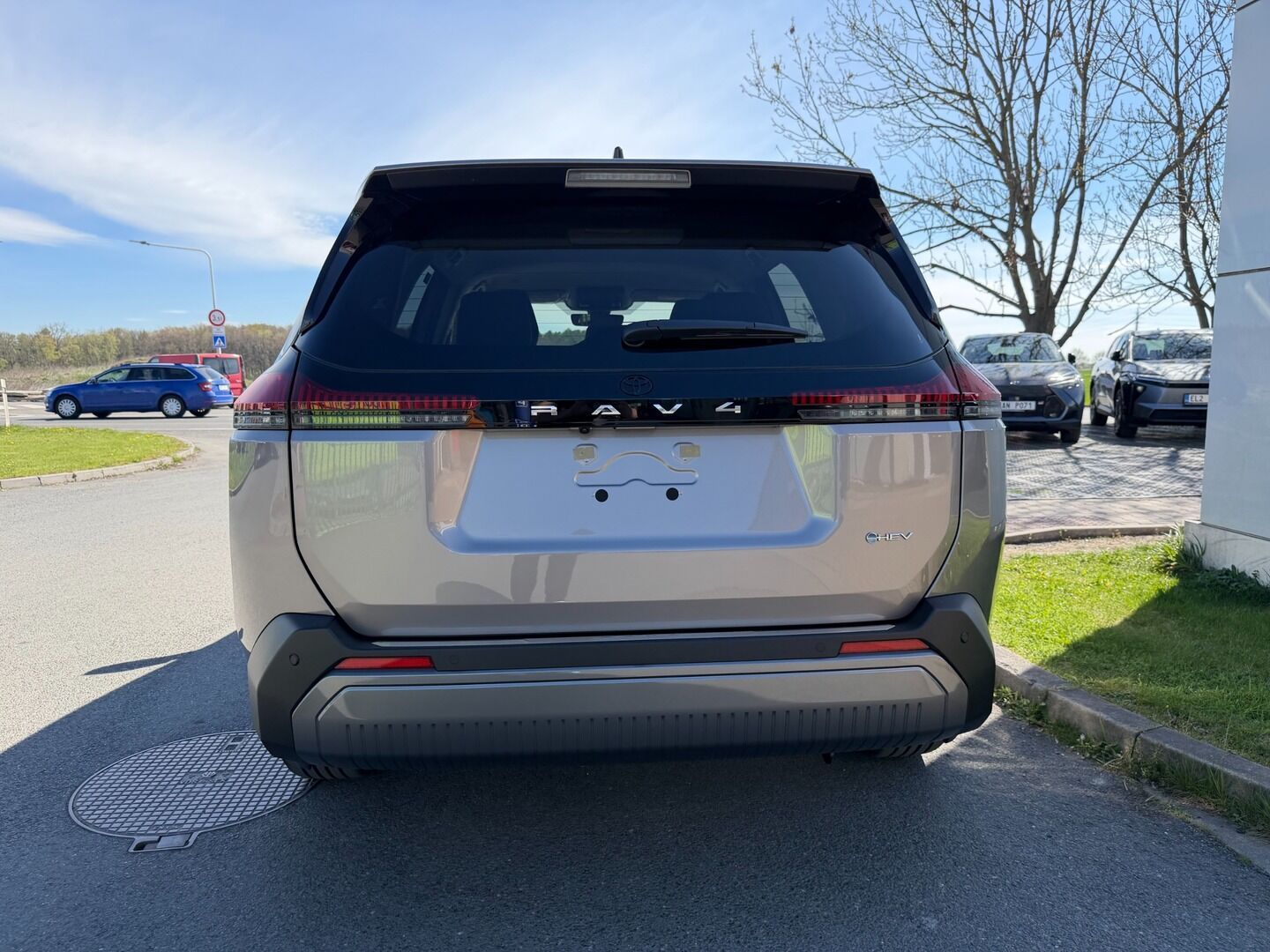 Toyota Rav4, 2.5 Hybrid Comfort 4x2 - fotka 4