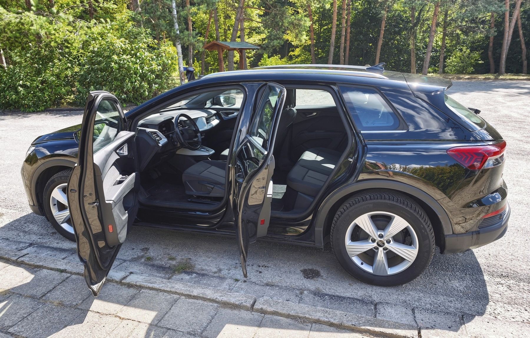 Audi Q4, E-Tron 40 150kW/77kWh-SoH 94% - fotka 3