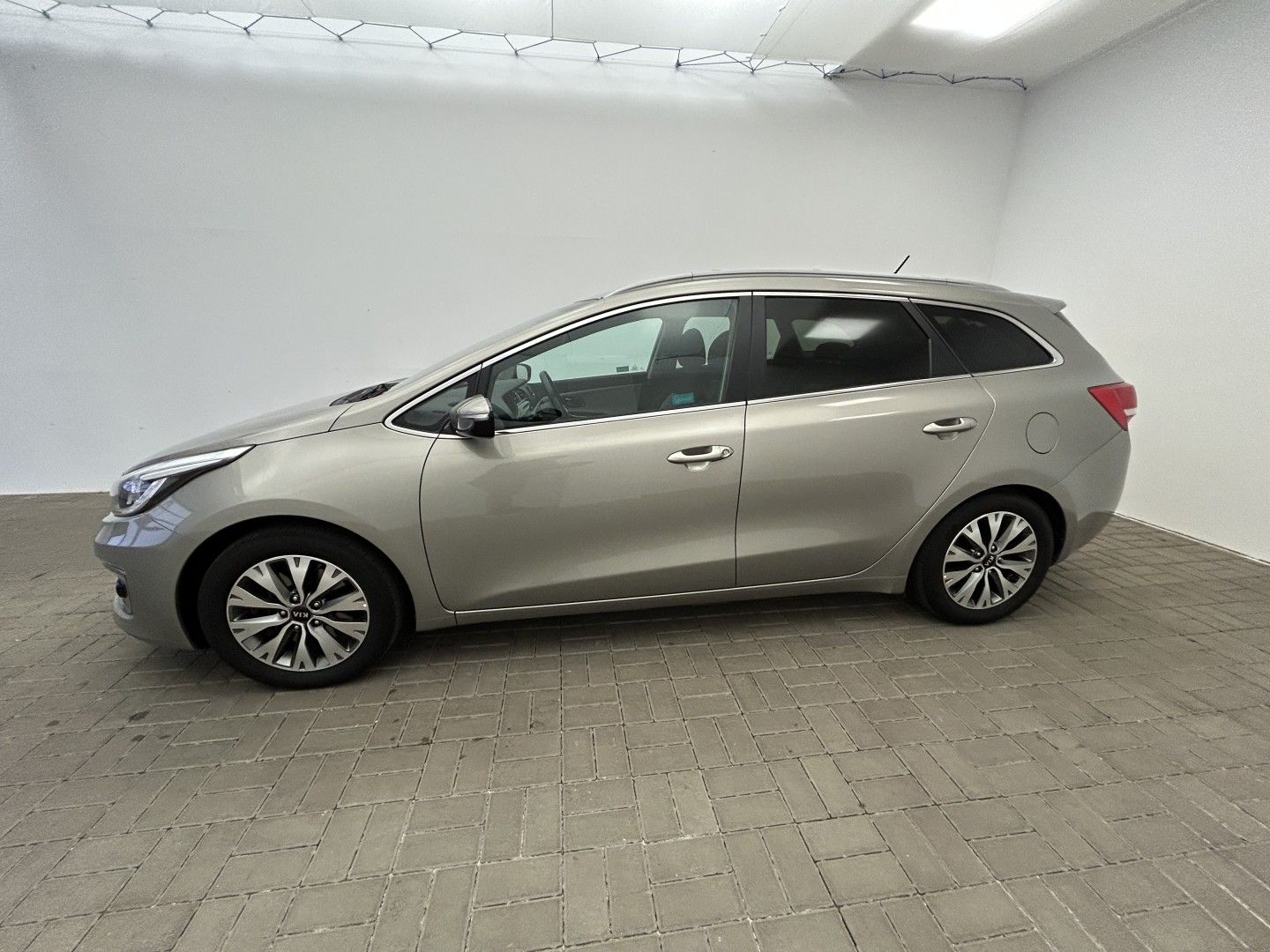 Kia Cee´d, 1.6CRDI 100kW EXCLUSIVE - fotka 3