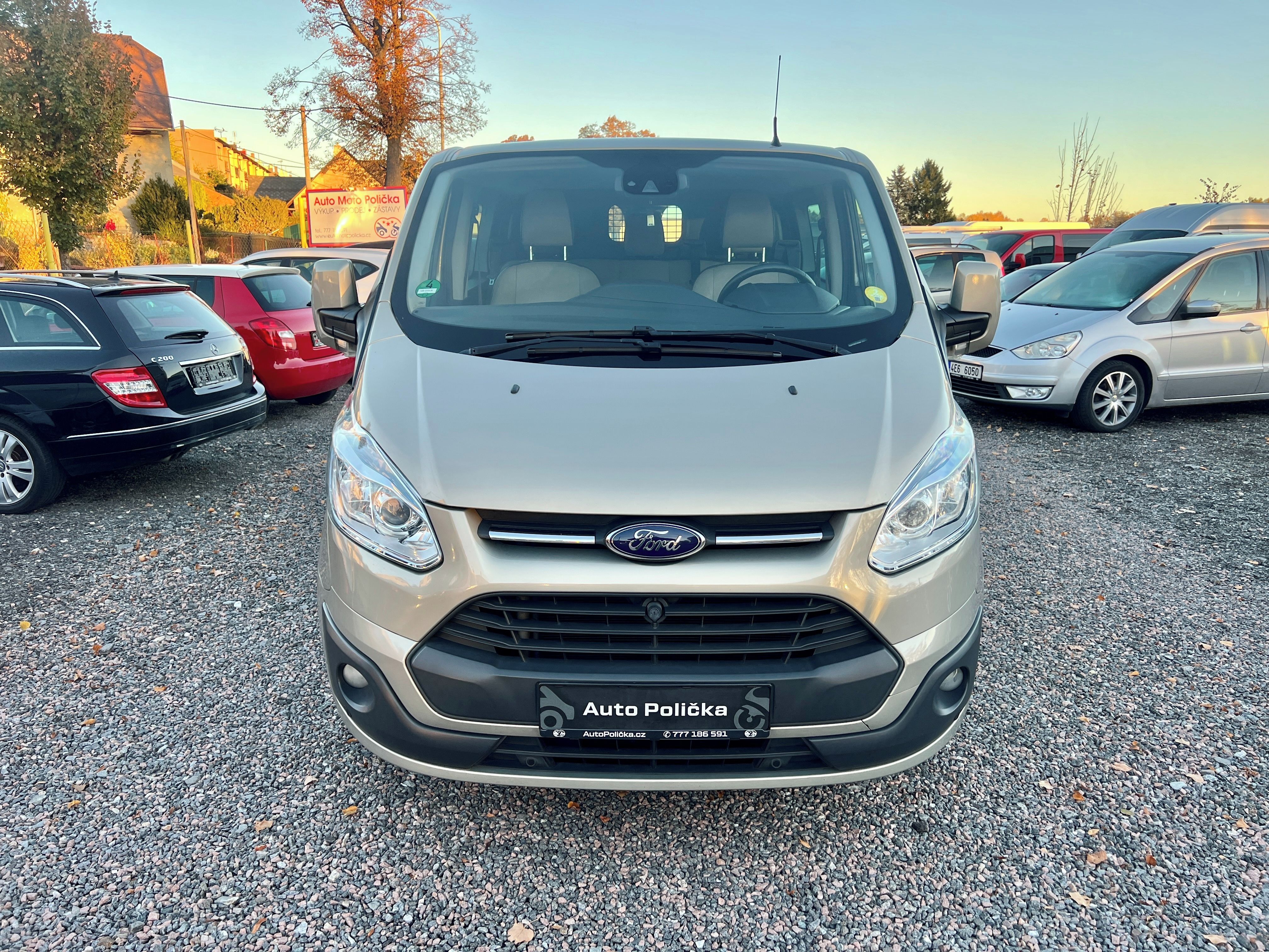 Ford Transit Custom, 2.2d 114 kW 5 míst,VelmiHezký - fotka 3