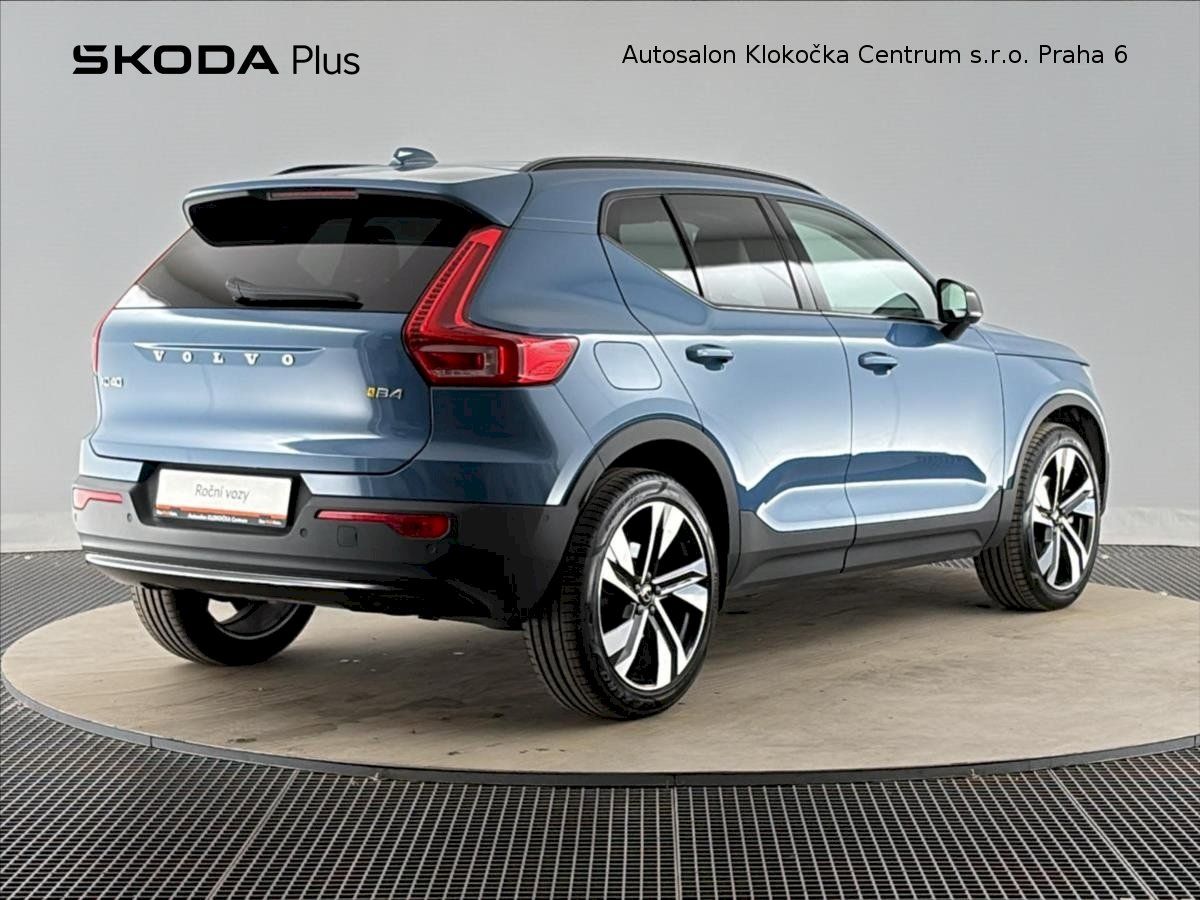 Volvo XC40, B4145 kW Dark Ultimate AT - fotka 2
