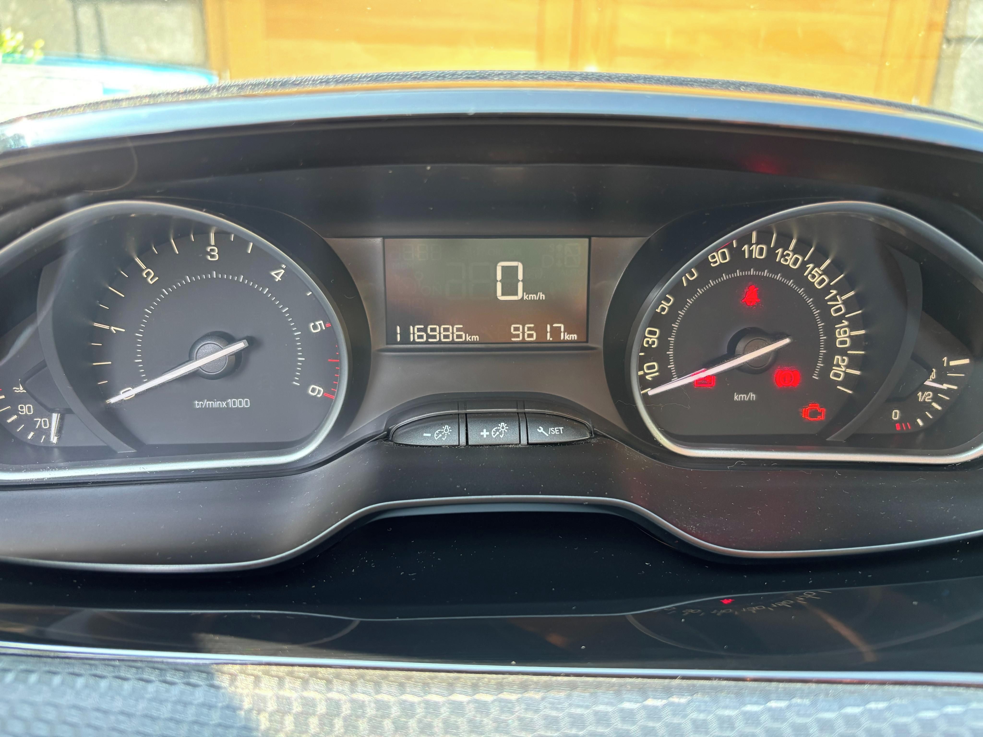 Peugeot 2008, Peugeot 2008 ACTIVE 1,6 BlueHD - fotka 2