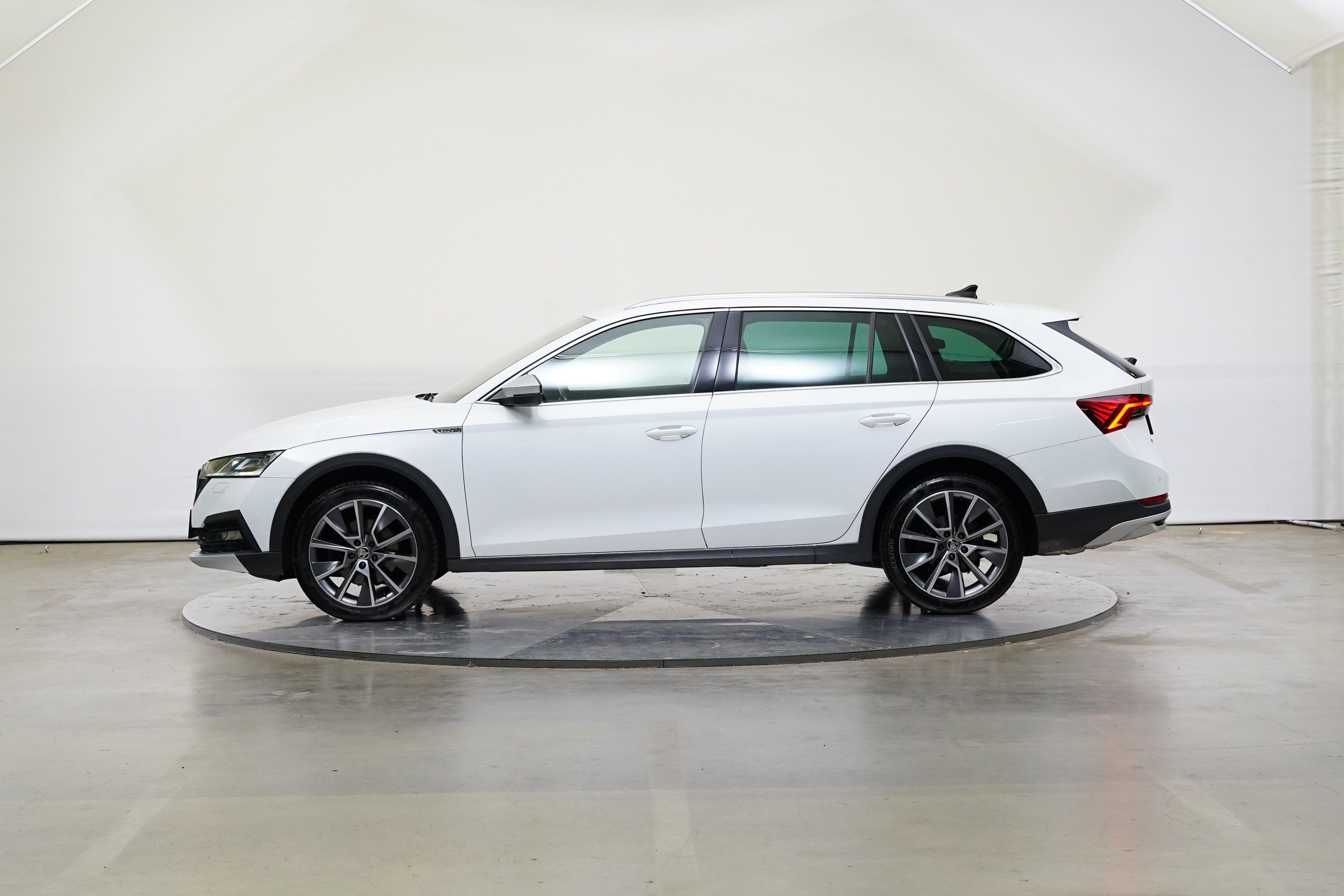 Škoda Octavia, 2.0 TDI 110 kW DSG 4x4 Scout - fotka 3
