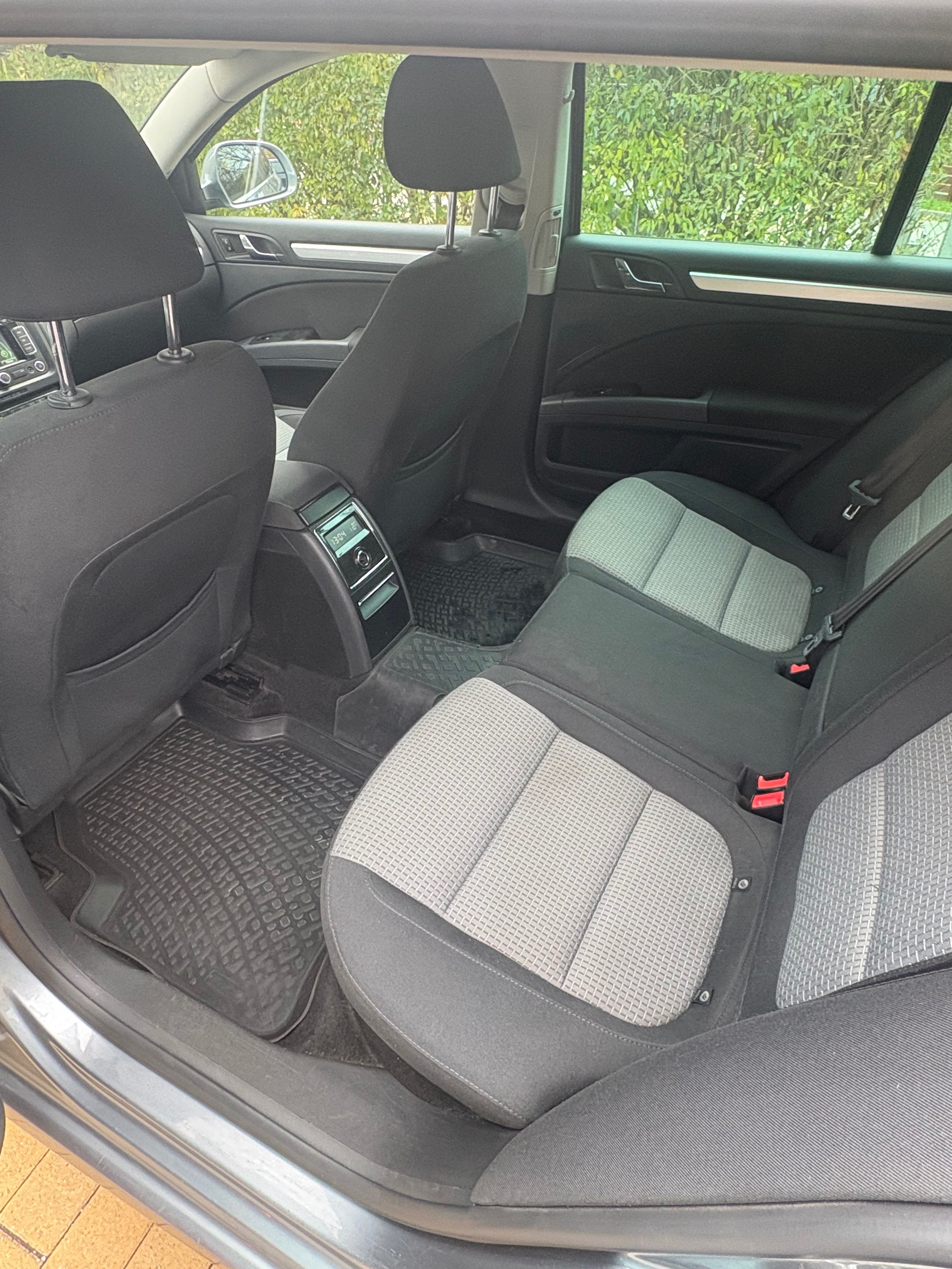 Škoda Superb, 2.0 TDi 103kw - fotka 6