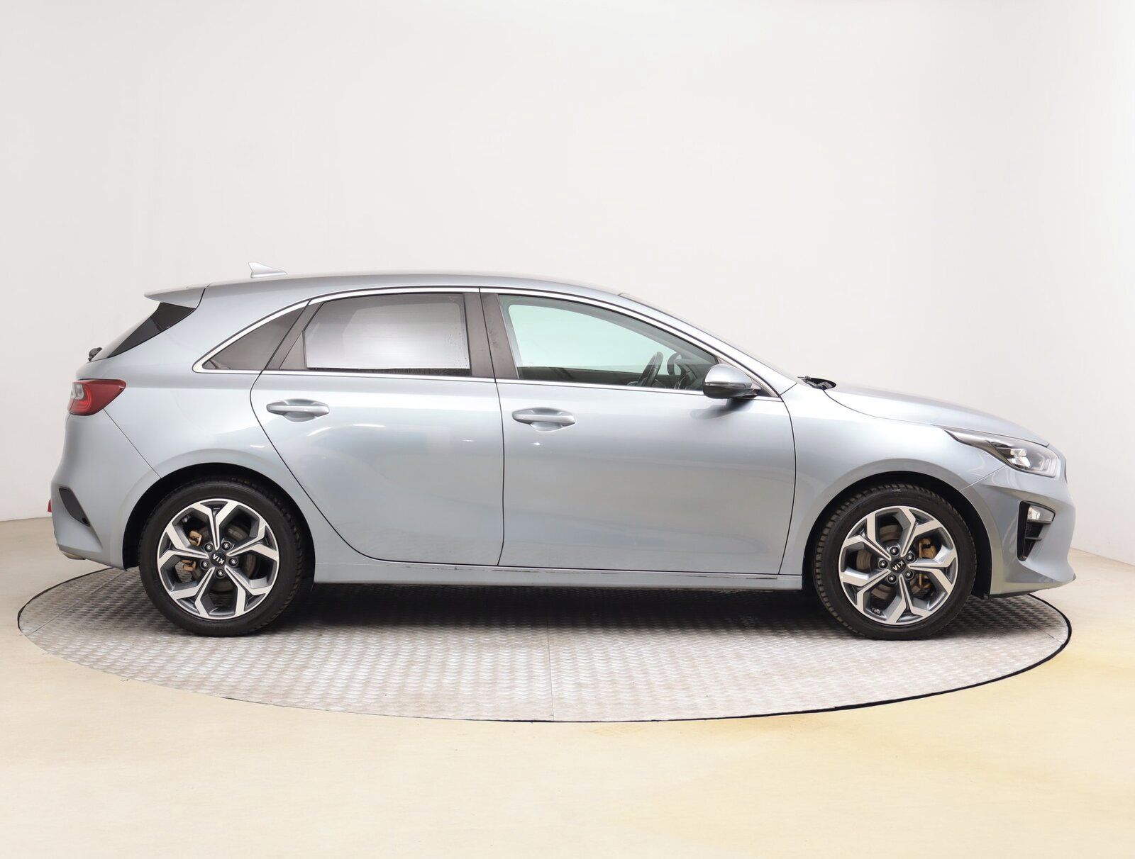 Kia Cee´d, 1.4 T-GDI, Top, Serv.kniha - fotka 6