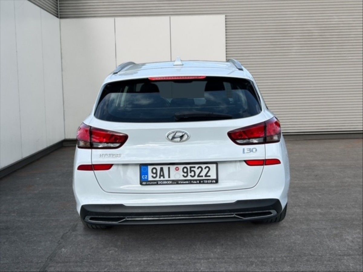 Hyundai i30, 1,5 i Family Comfort - fotka 5