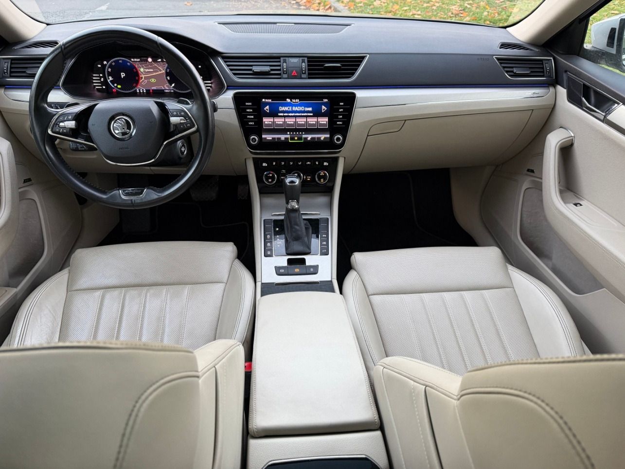 Škoda Superb, 2.0 Tdi 147kw DSG L&k, max.výb - fotka 6