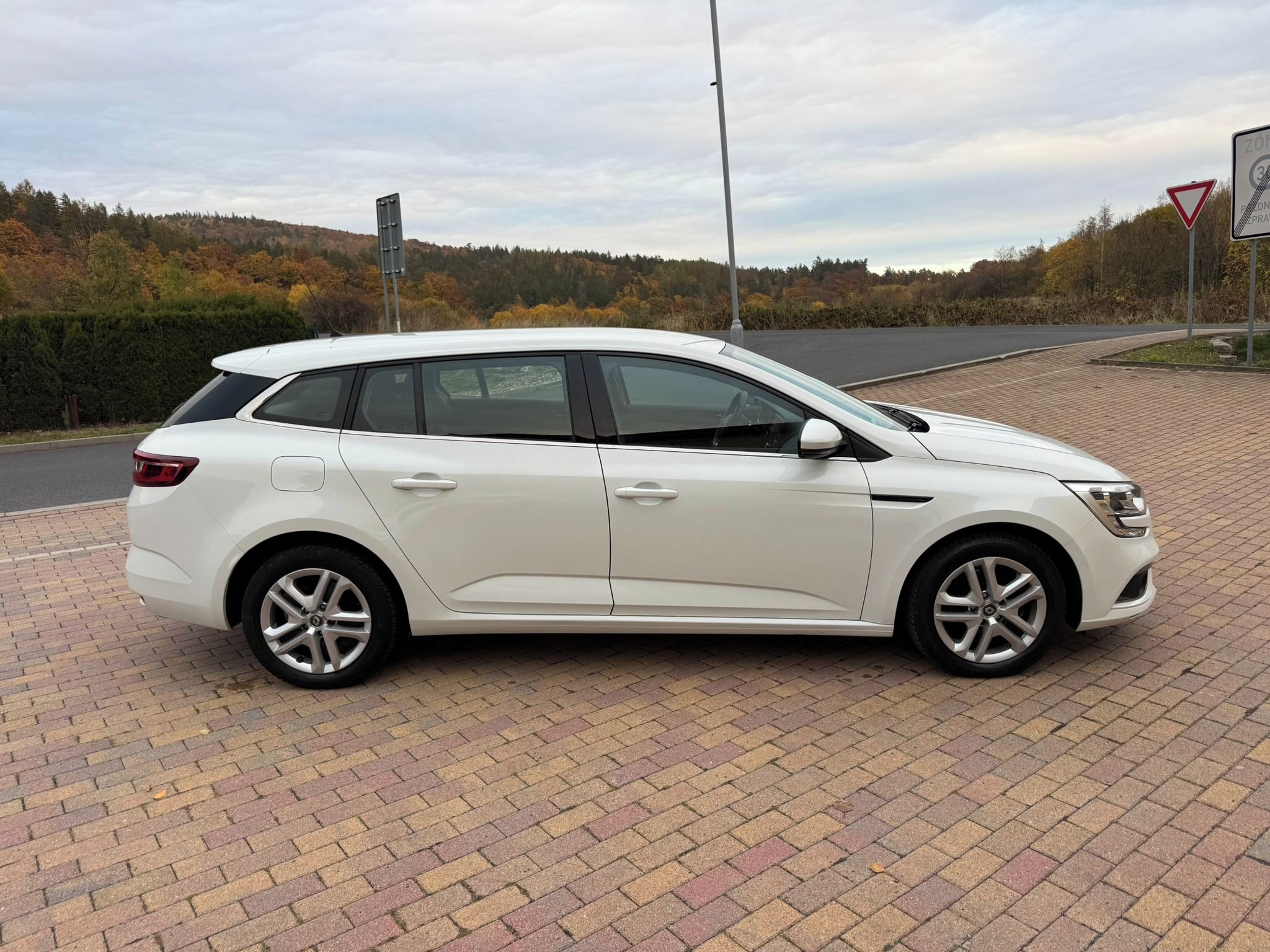 Renault Mégane, IV GRANDTOUR 1.2 TCE 74kW - fotka 6