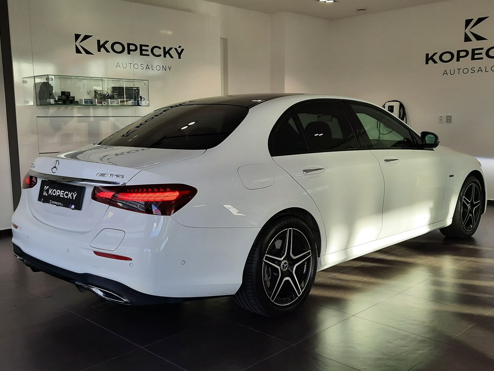 Mercedes-Benz, 300DE 4MATIC - fotka 5