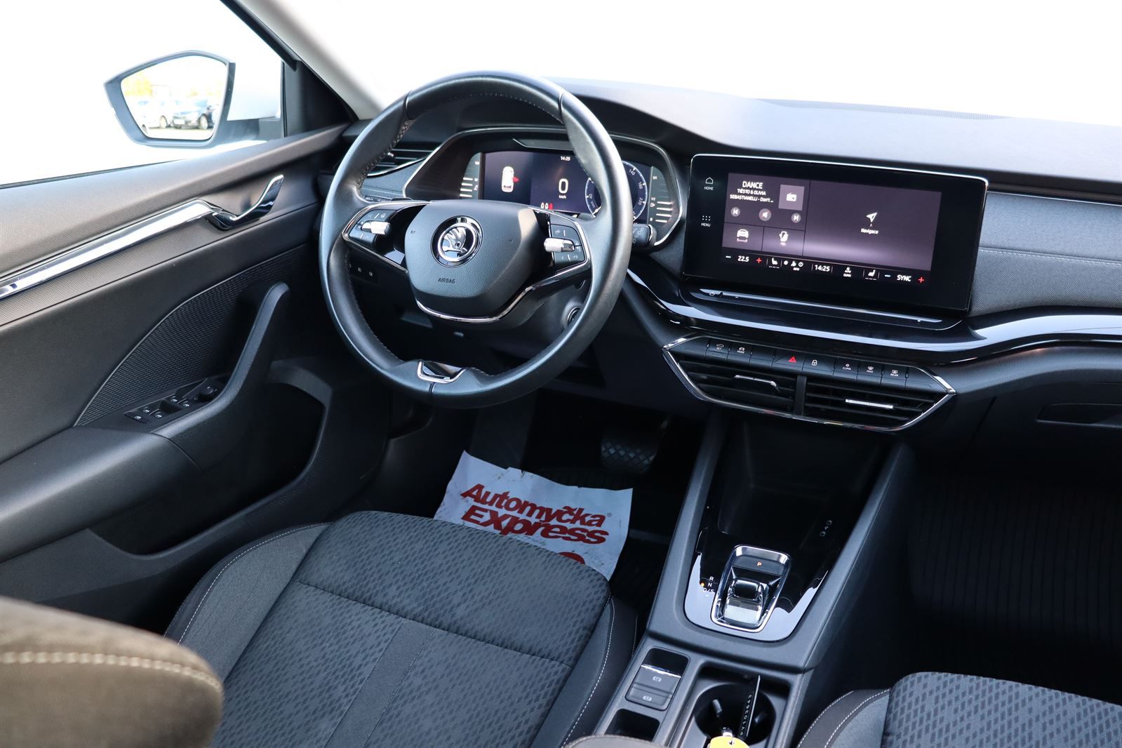 Škoda Octavia, 2.0 TDI DSG Style Combi - fotka 5
