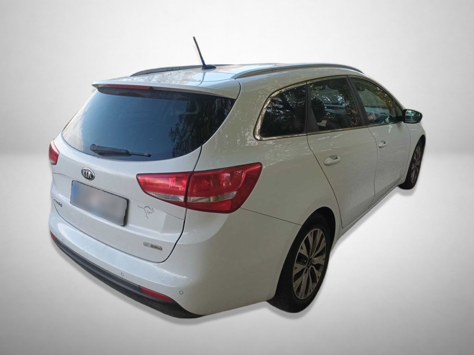 Kia Cee´d, 1.6 GDI, Navi, Kožené sedačky - fotka 2