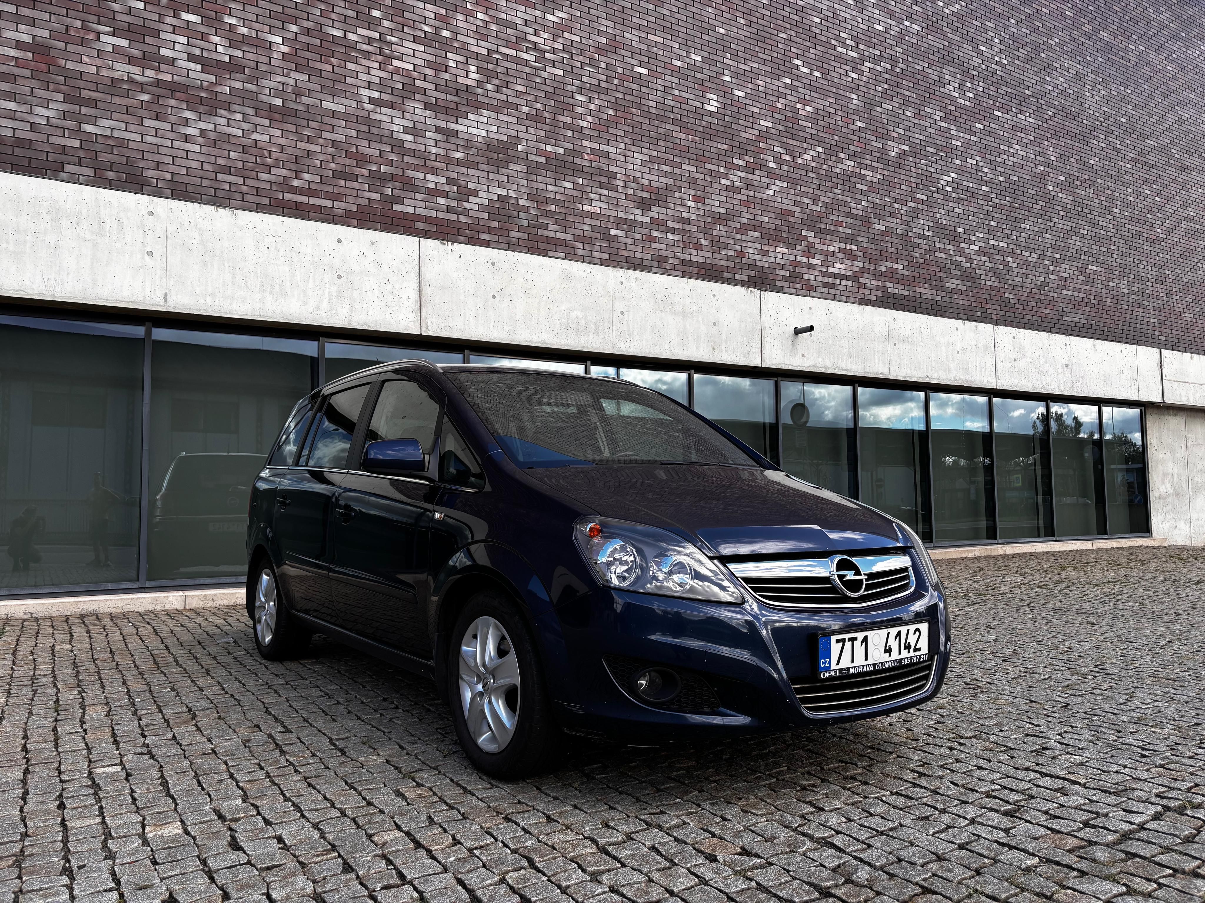 Opel Zafira, 1.6 16V 85 kW, 7 míst - fotka 4