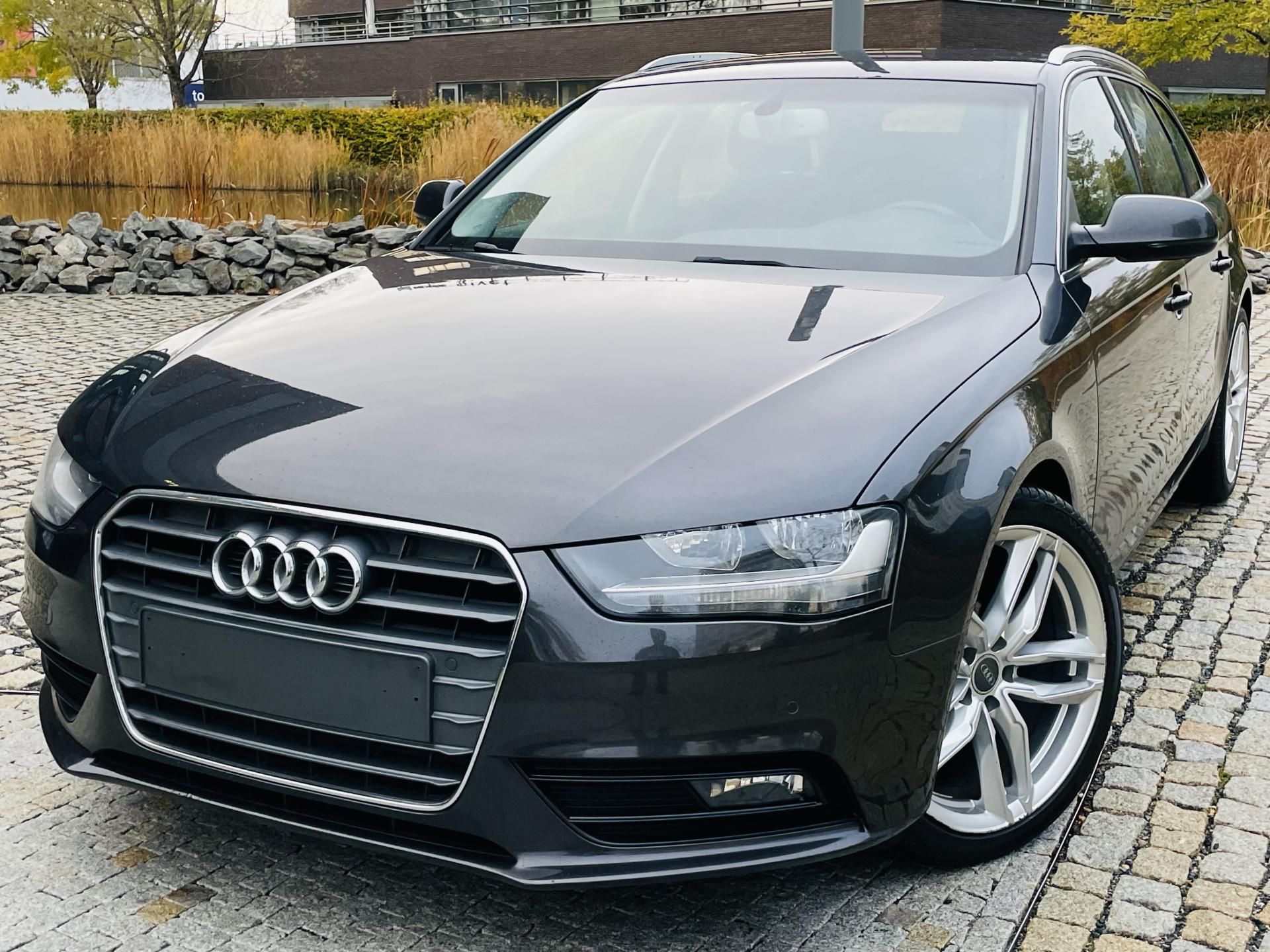 Audi A4, 2.0TDI MANUÁL SENZORY NAVI