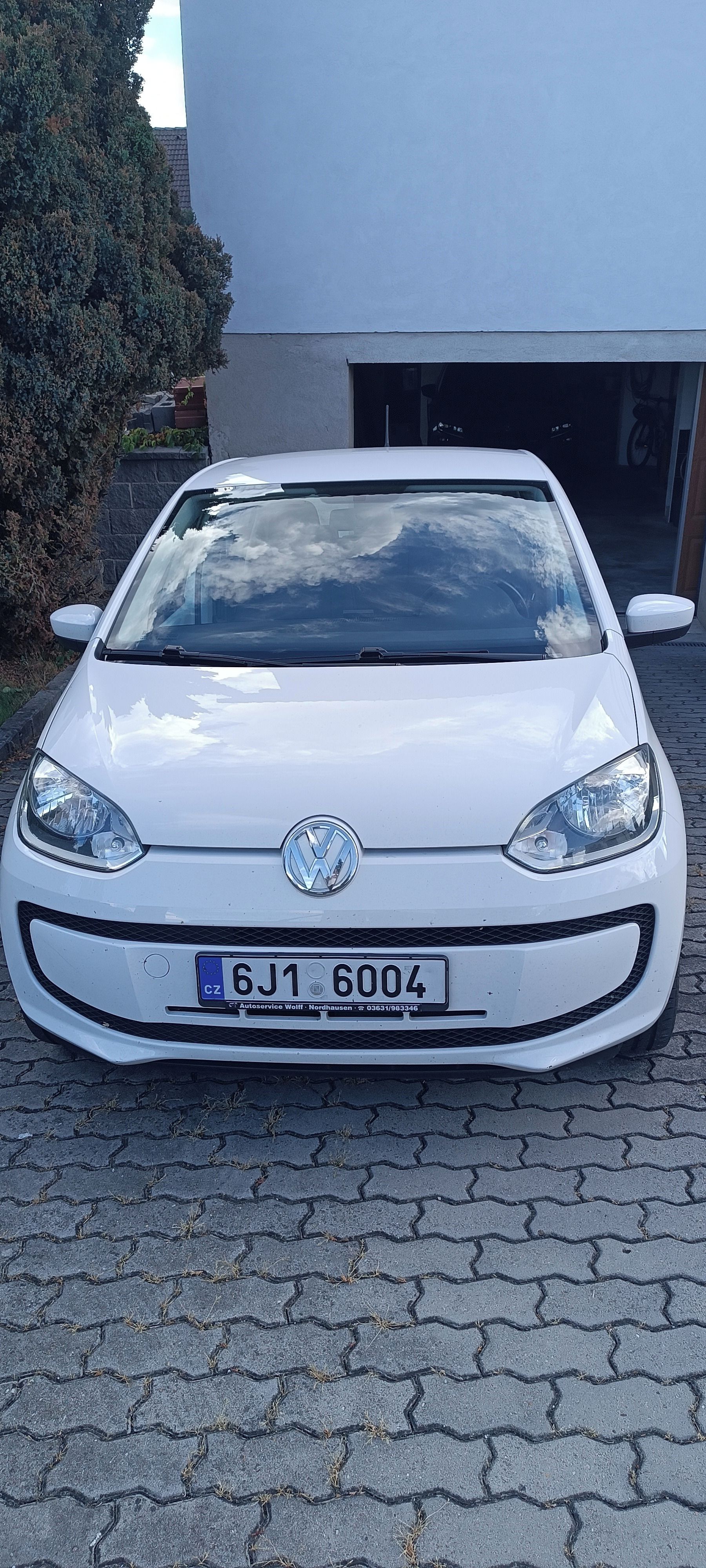 Volkswagen Up!, 1.0 MPI 44 KW, nájezd 82tis km - fotka 2