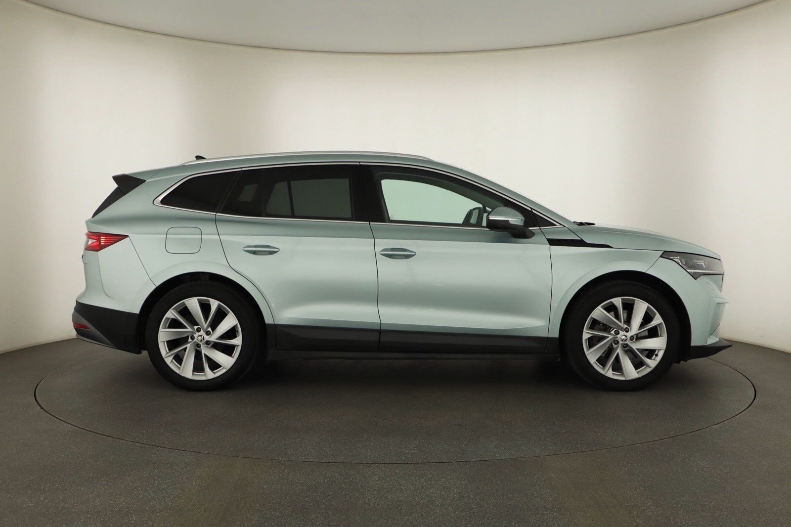 Škoda Enyaq iV, iV 80 (82 kWh), SoH 90% - fotka 6