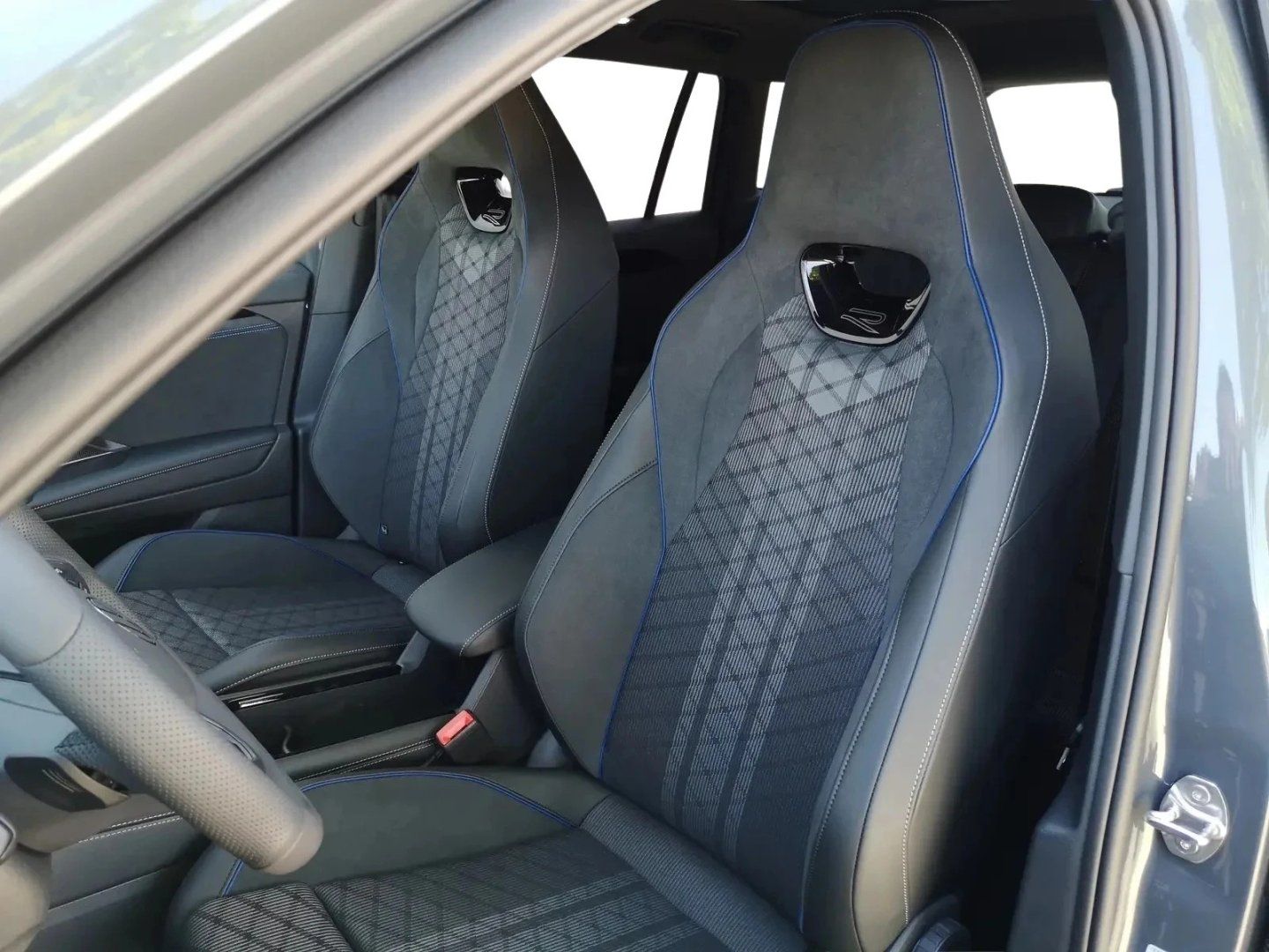 Volkswagen Tiguan, R-Line 2,0 eTSI 195kW 4MOT - fotka 3