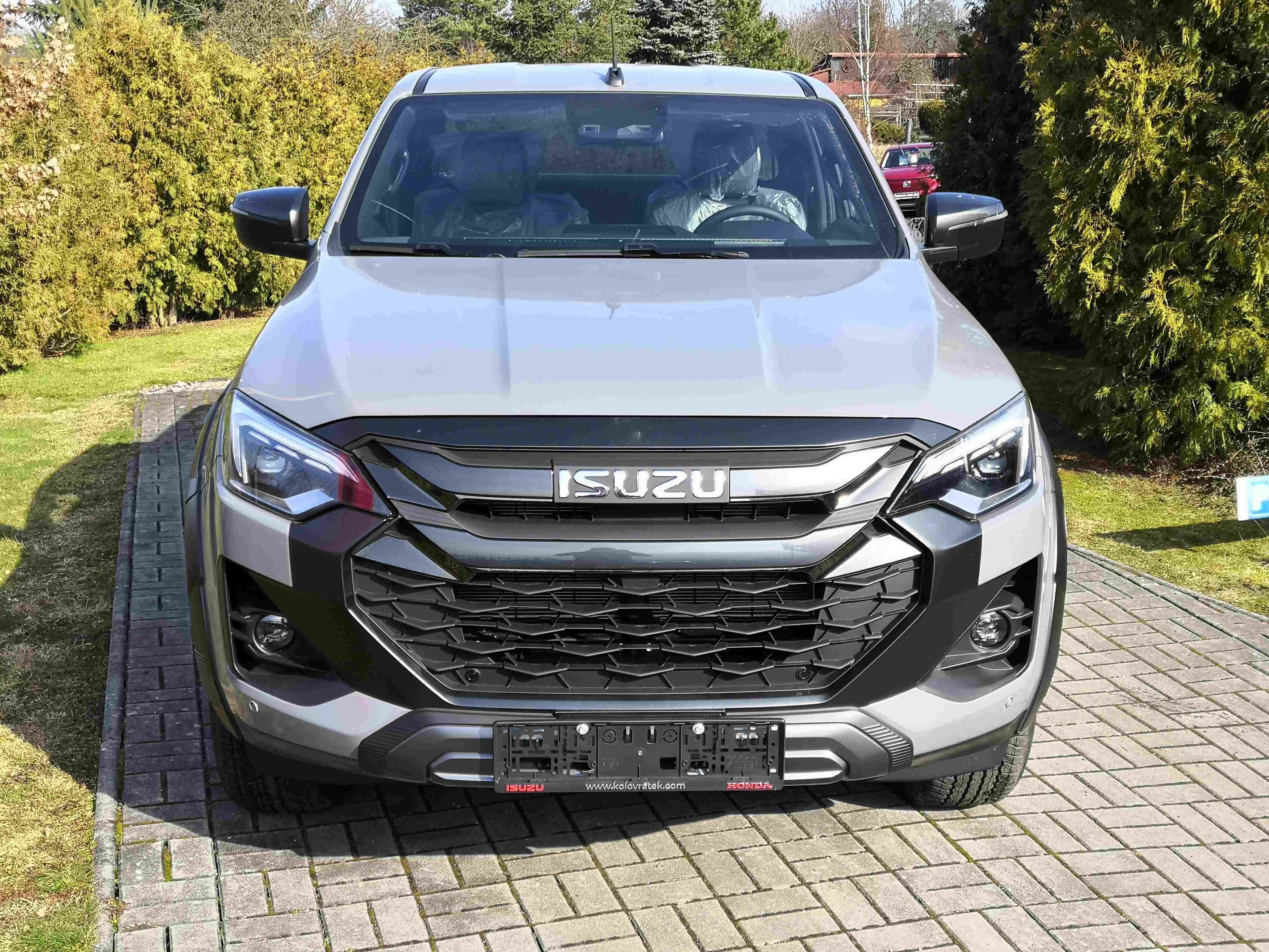 Isuzu D-Max, 1.9 Ddi Space Cab V-Cross 6AT - fotka 2